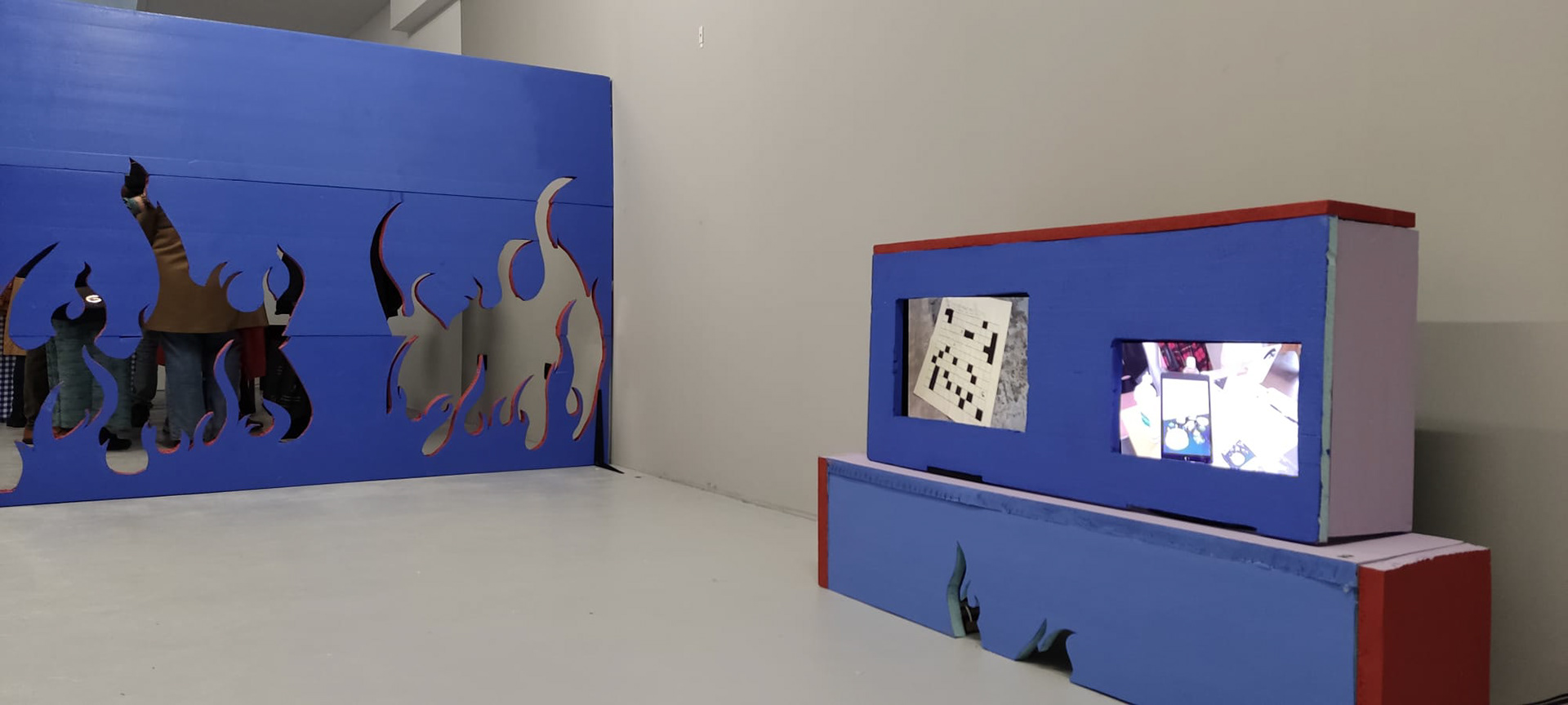 Exposição simultânea: Ecrãs das exposições a acontecer no México e Japão