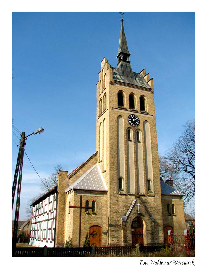 Świętno - dawny zbór protestancki (obecnie kościół parafialny pod wezwaniem św. Stanisława Kostki - fot. 2008)