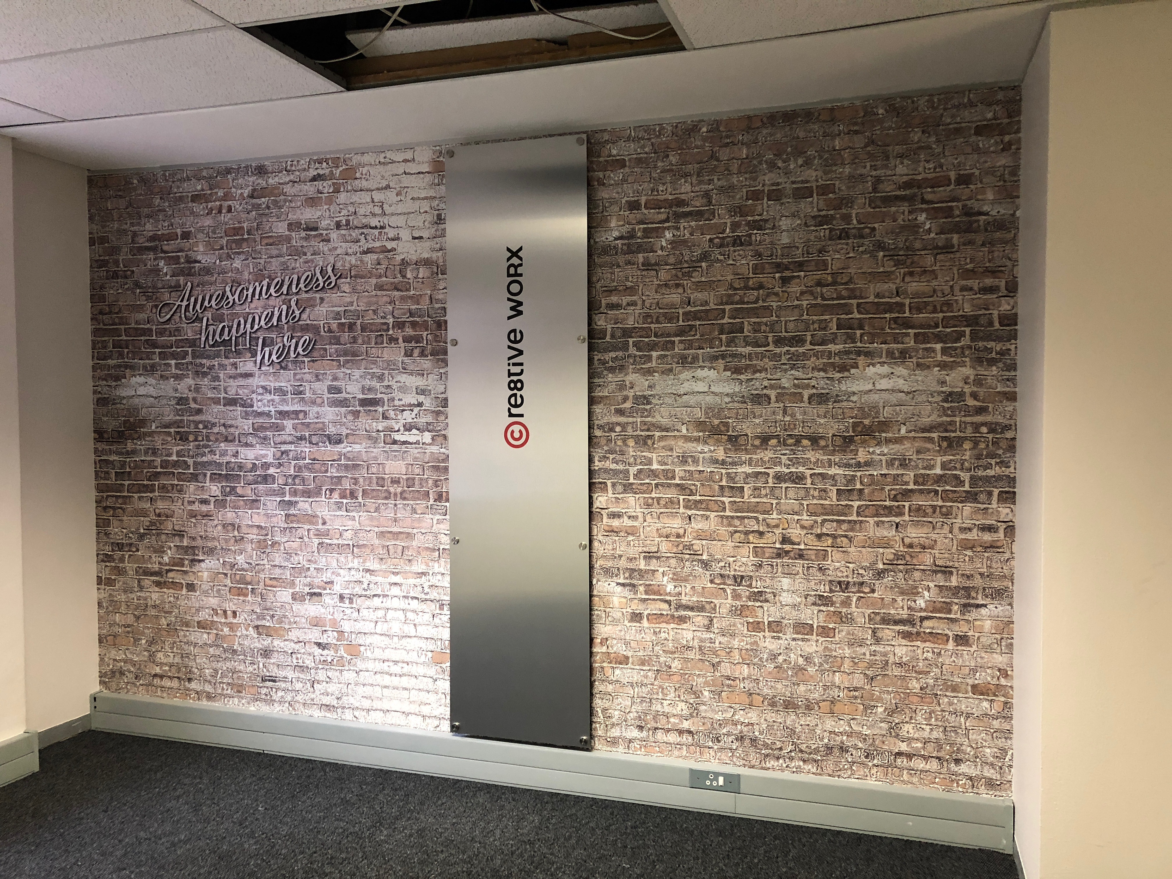 Interior Wallpaper + Aluminium Detail