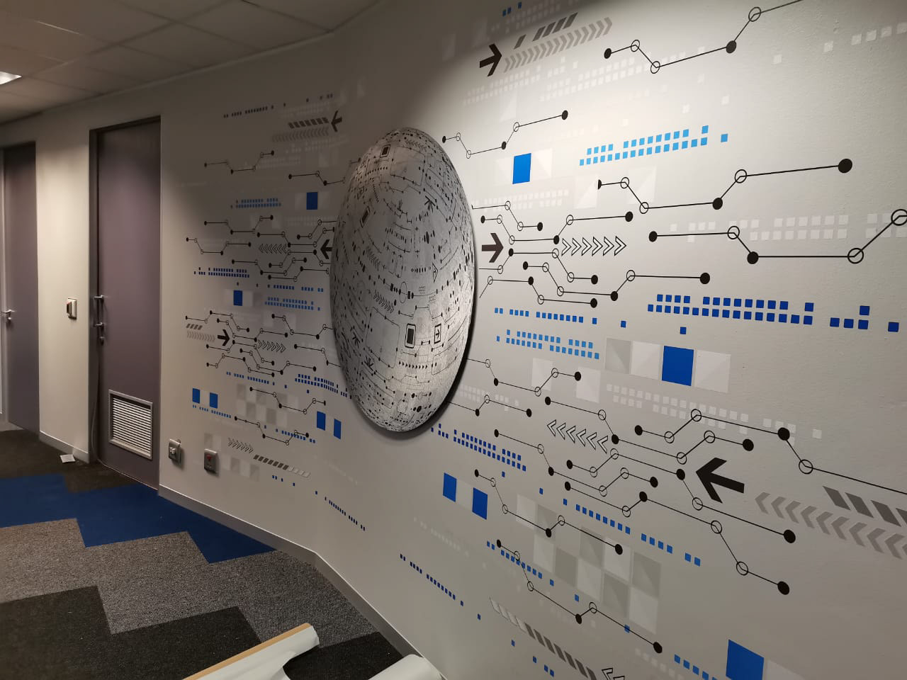 Aluminium Globe Stand Out + Wallpaper