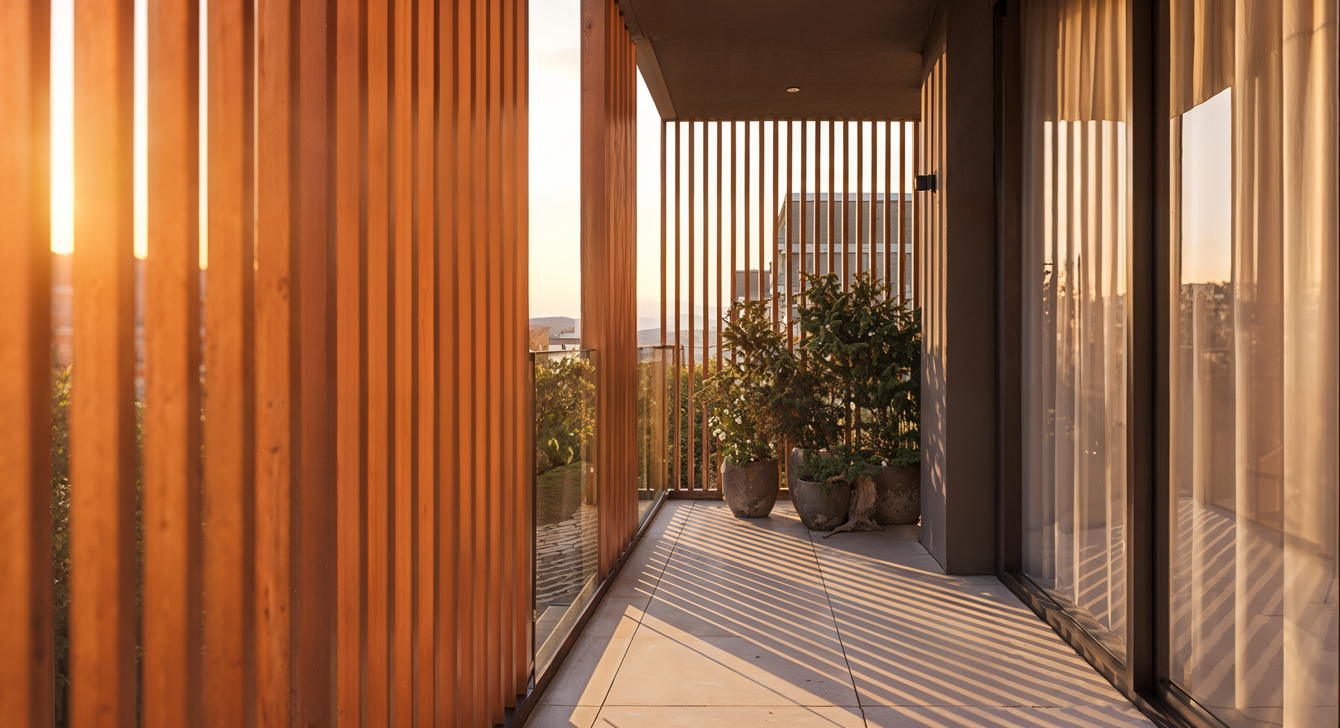 Maquete eletrônica de fachada de prédio de luxo com forte reflexo do sol nos vidros ao entardecer - Residencial RJ | Studio BeRender