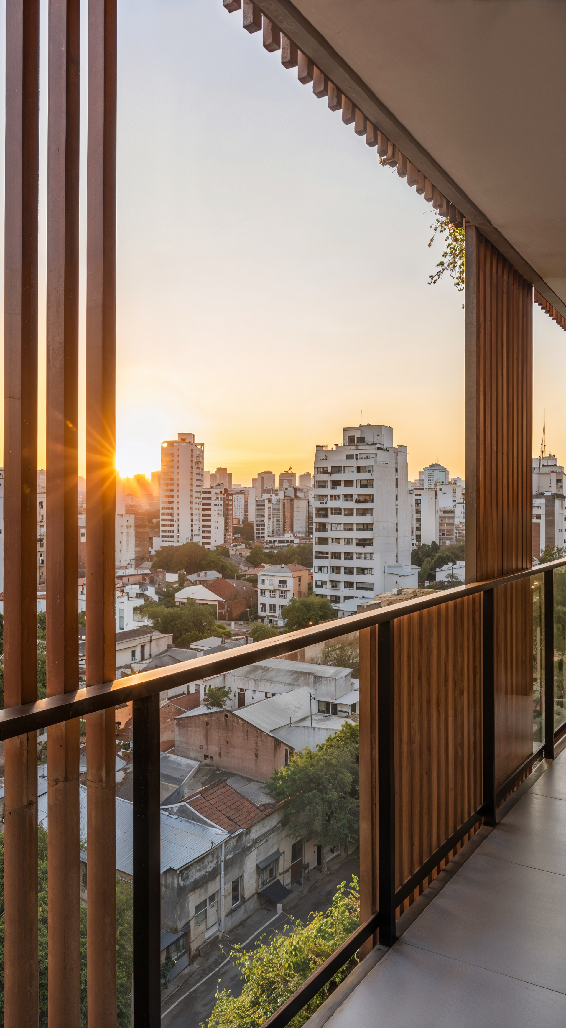 Maquete eletrônica de fachada de edifício residencial de esquina com brises de madeira e paisagismo urbano - Residencial RJ | Studio BeRender
