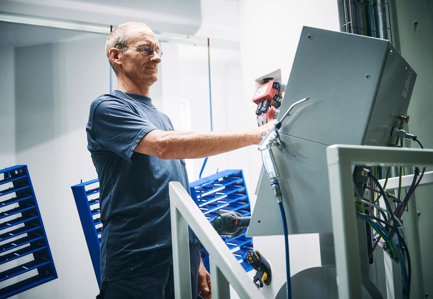 Industri og produktion. Viden og erfaring er værdsat, både for faglighed og for medarbejdertrivsel på arbejdspladsen. Her besøg hos Raaco i Nykøbing Falster.