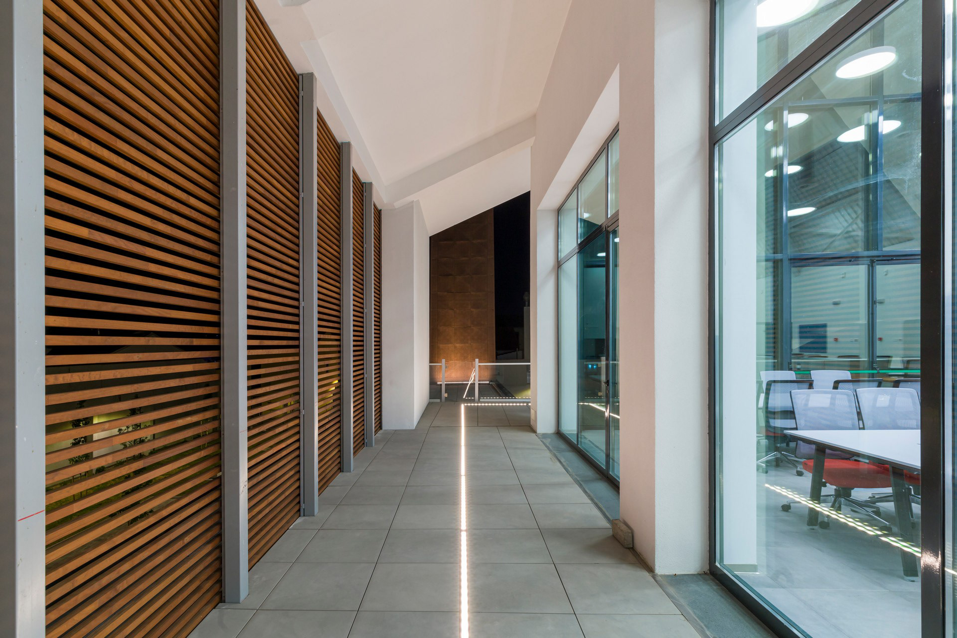 Fotografo architettura, progetto prismalab, in notturna.