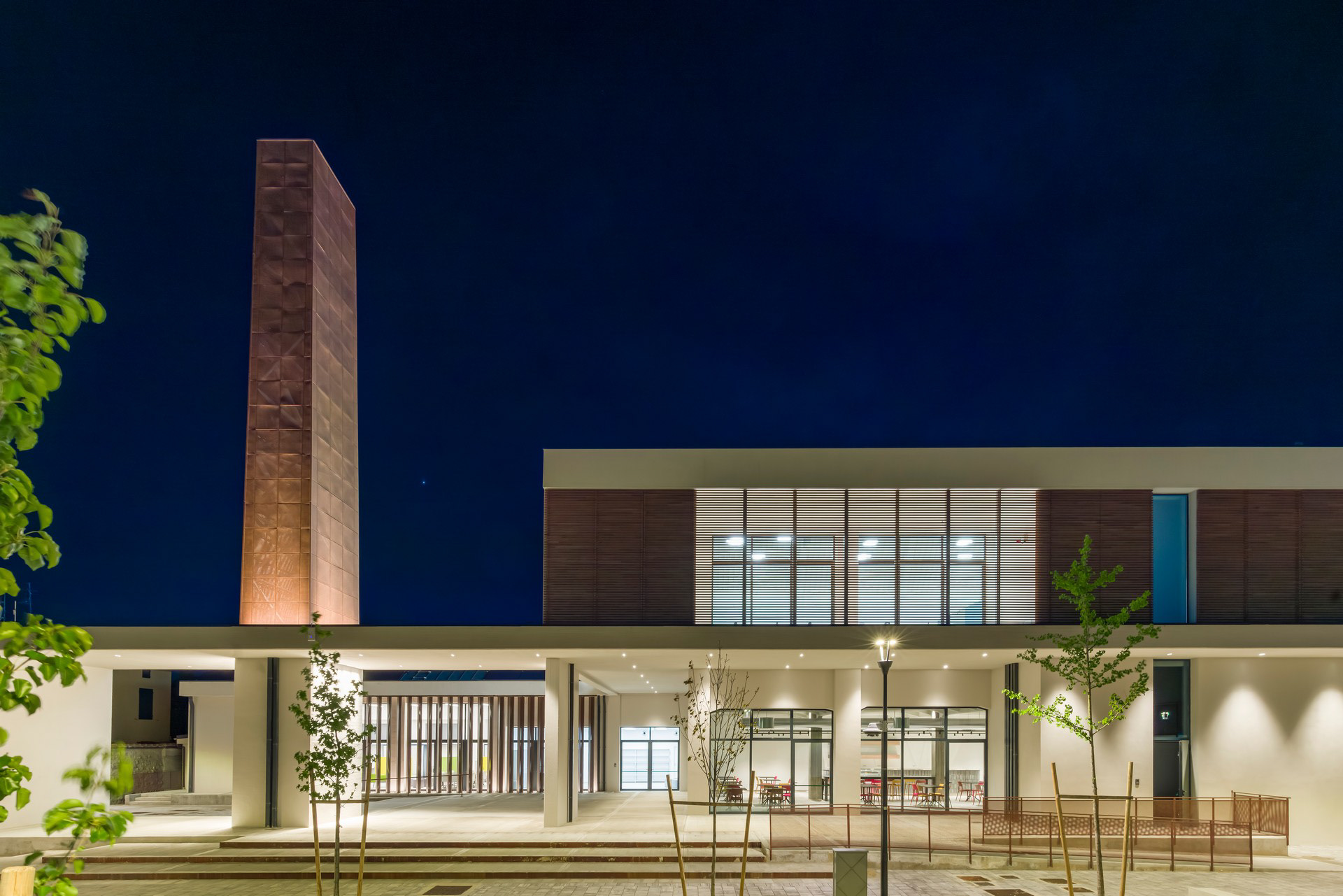 Fotografo architettura, progetto prismalab, esterno in notturna.