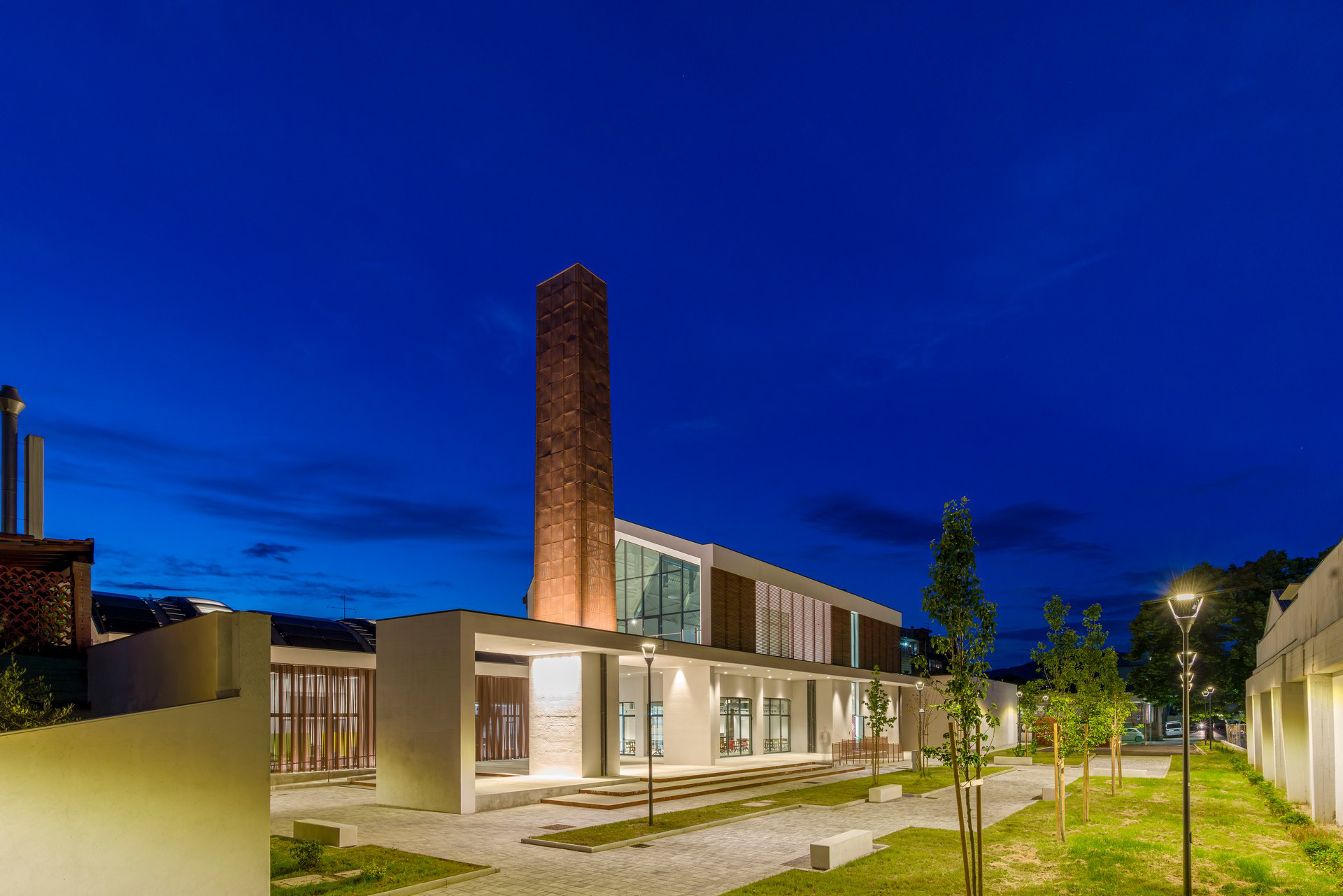 Fotografo architettura, progetto prismalab, esterno in notturni.