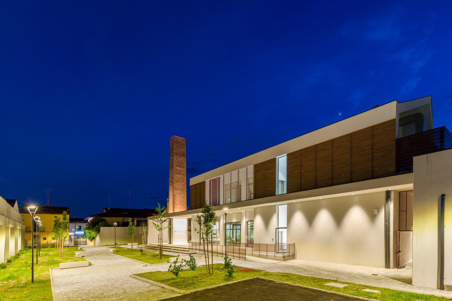 Fotografo architettura, progetto prismalab, esterno in notturni.