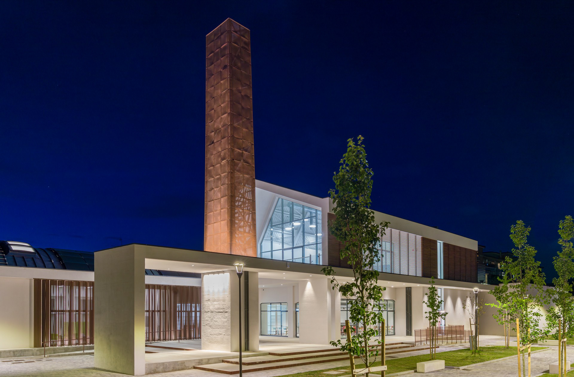 Fotografo architettura, progetto prismalab, esterno in notturna.