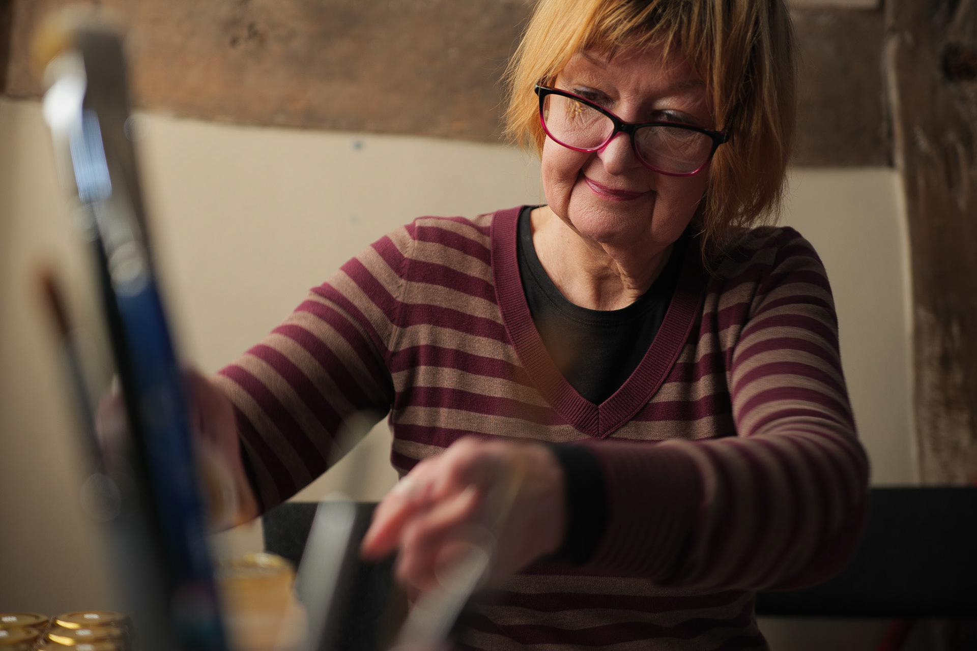 Artist in Residence Jeanette McCulloch at the 16th Century Painted Room in Ledbury.