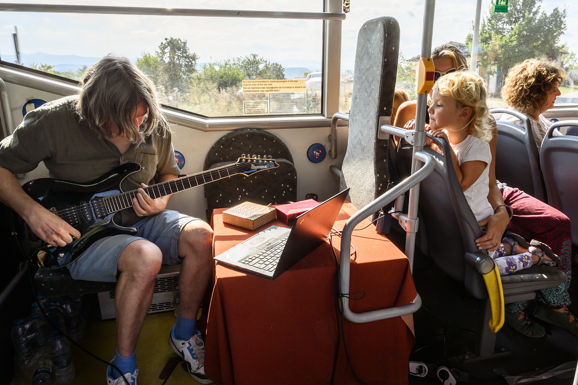 „Рециклирана музика“, музикален пърформанс на Мирян Колев, „Нови тъкачи за Габрово“, Микрофестивал на Capturing Creativity, 2023