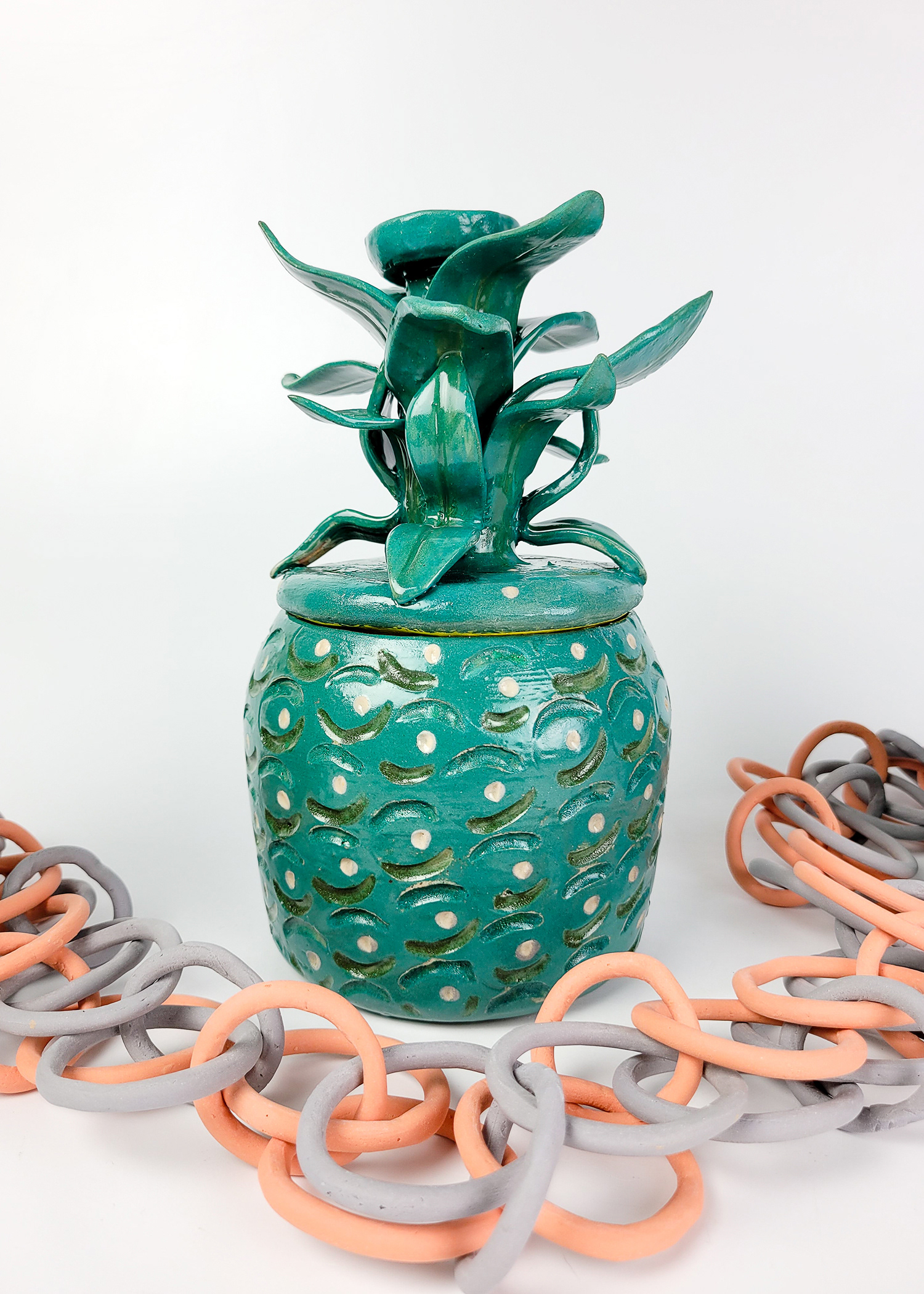 (Detail) Visions of Hawai'i, pineapple and link lei