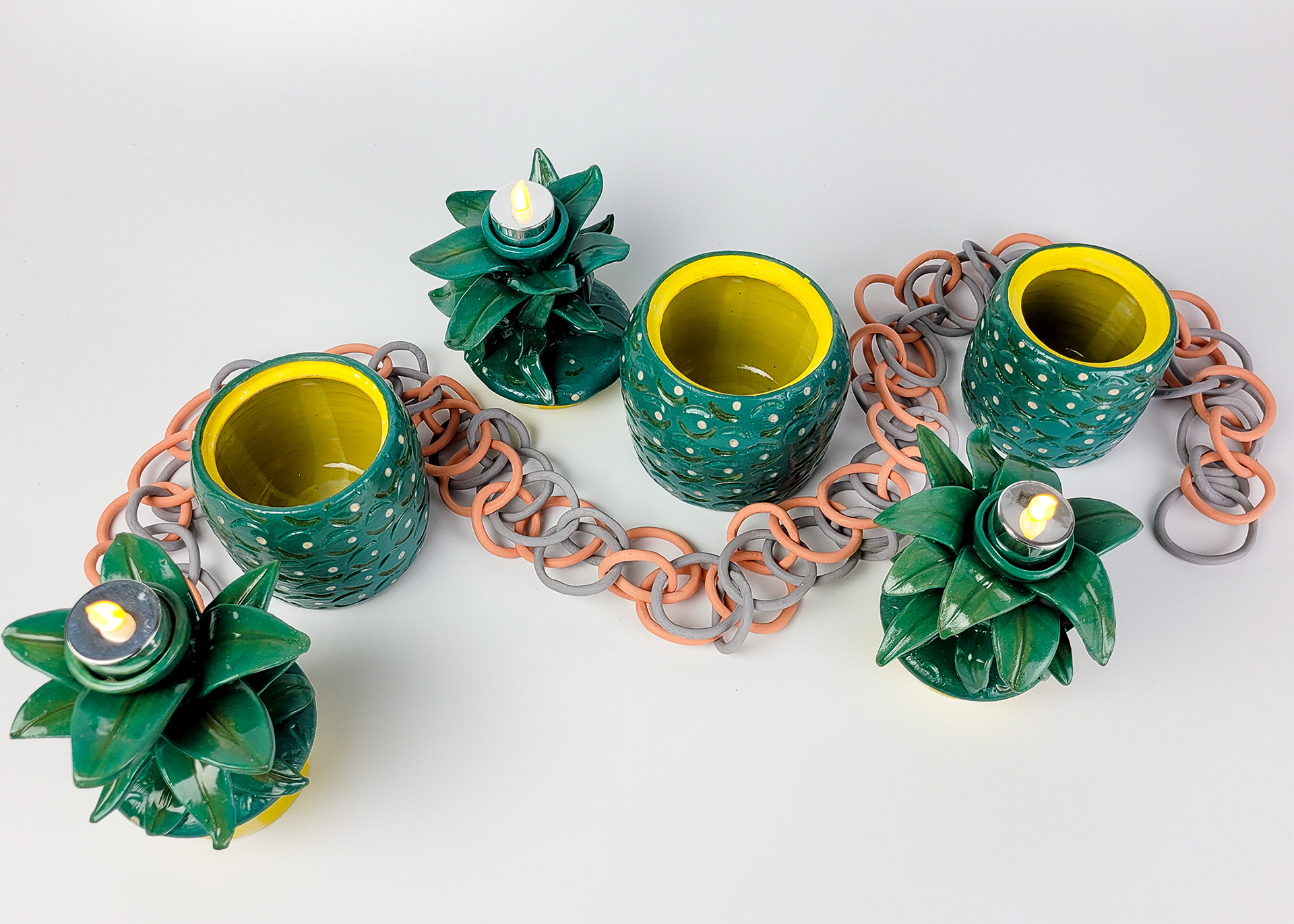 (Detail) Visions of Hawai'i, pineapples and link lei