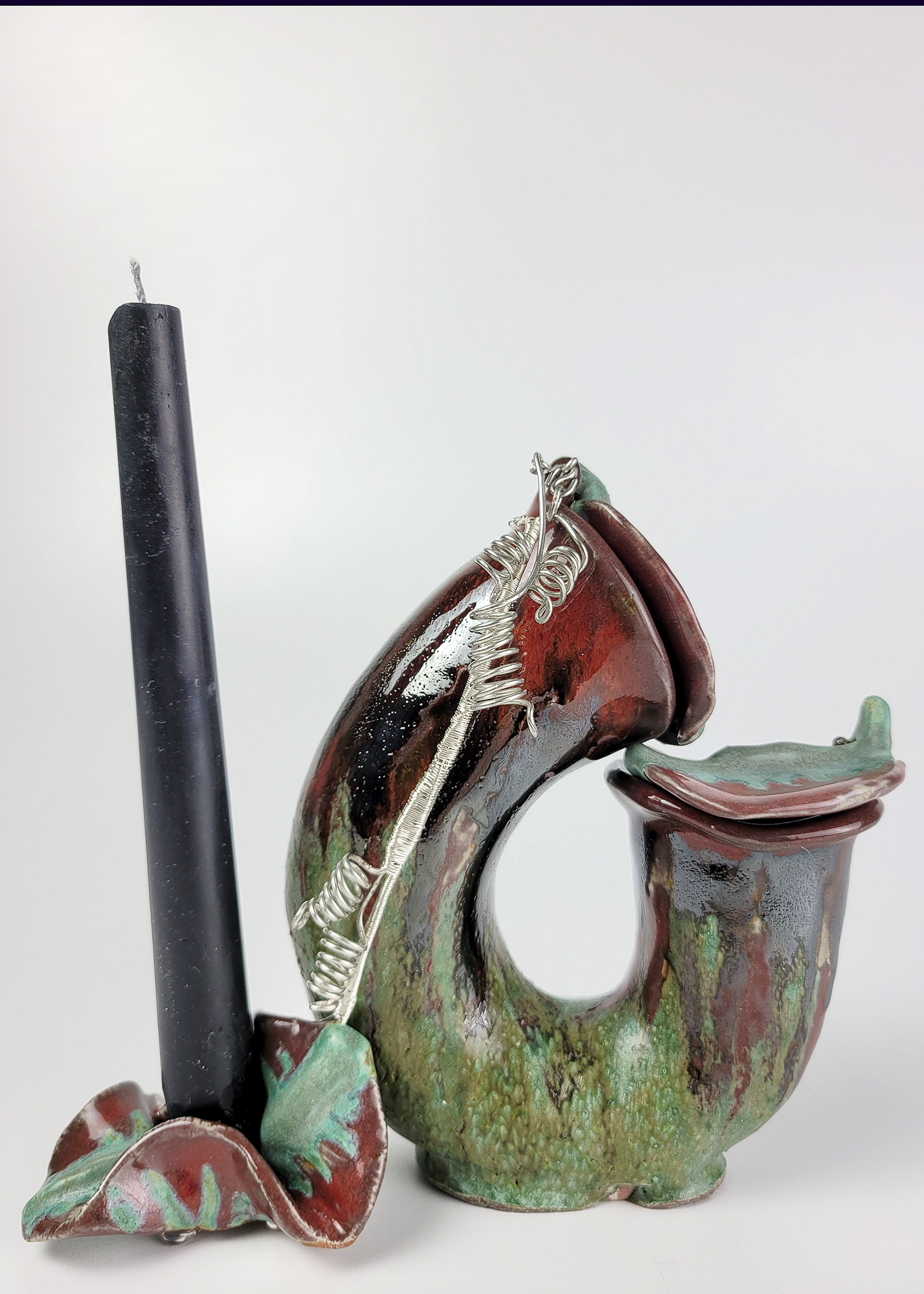 (Detail-Closed w/Candle) Moving Parts: Pitcher Plant