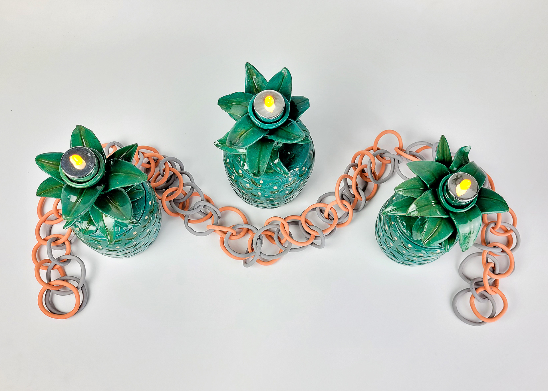 (Detail) Visions of Hawai'i, pineapples and link lei