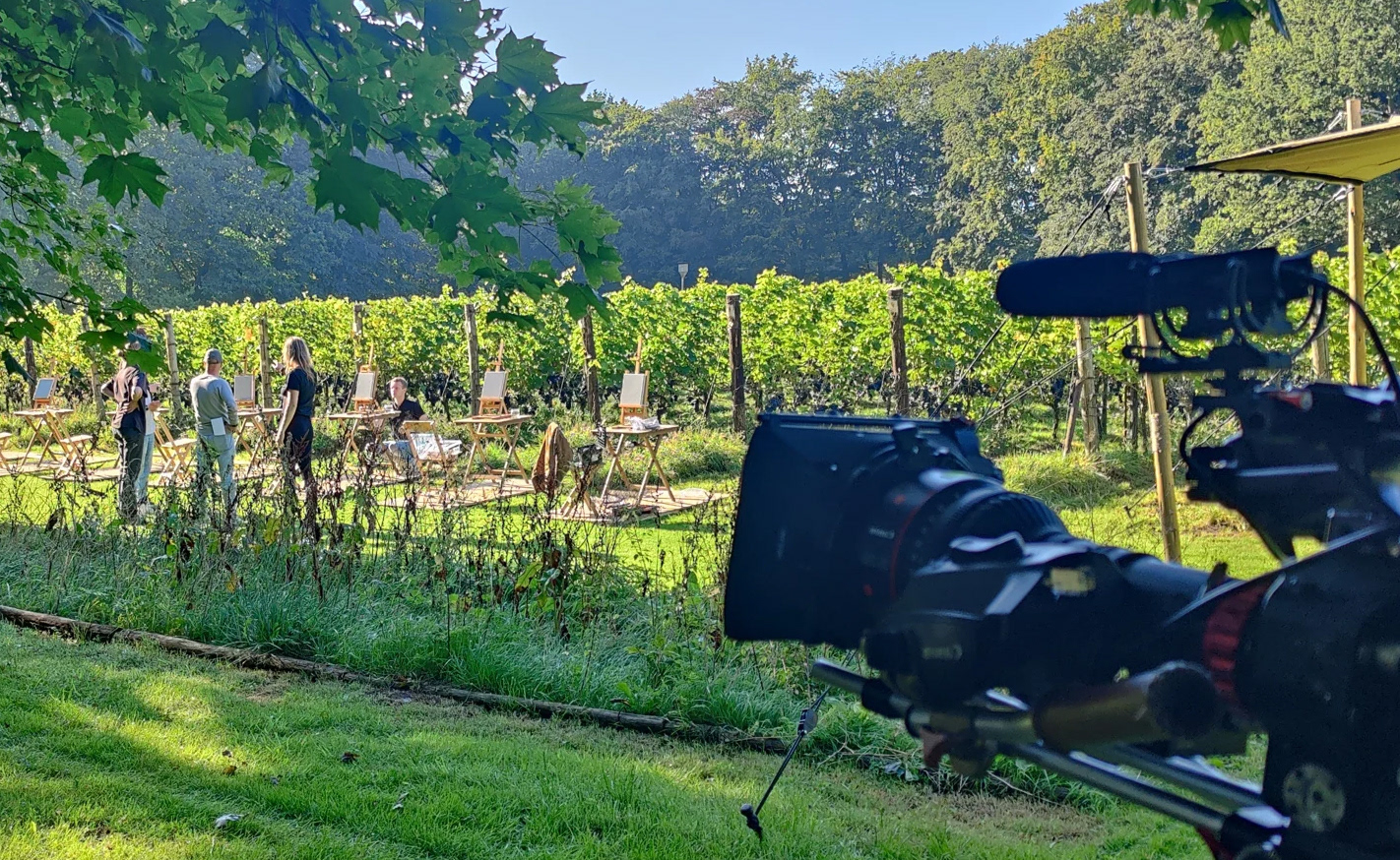 Wijngaard met camera Aan de Breede Beek