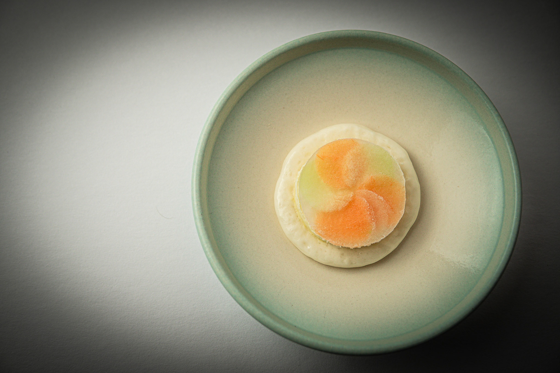 Melon semifreddo:Melon semifreddo, sliced melon, sake ice, melon foam
