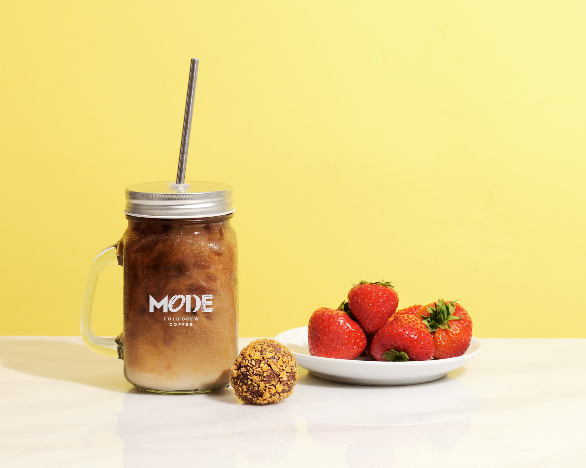 En bild på en kaffe, högupplösta produktbild fotad i studio och retuscherad för e-handel, bilden är anpassad för web för att hålla hög kvalitet och skärpa