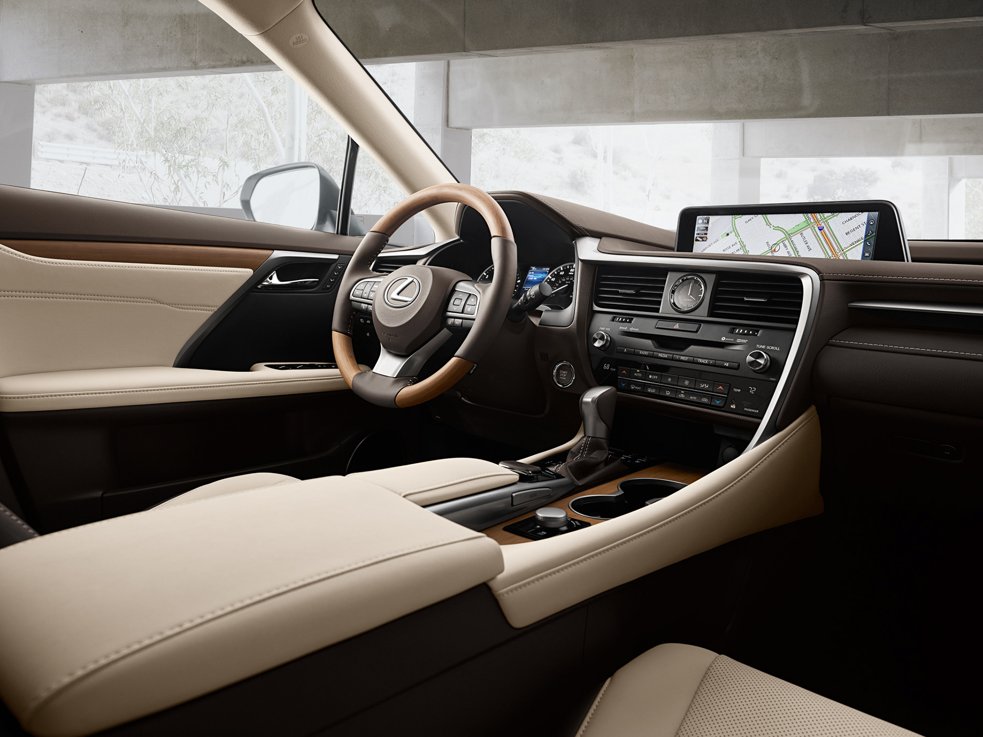 Avancerad retusch av bil, förbättrade reflektioner och färger för att framhäva karossens glans och karaktär, detaljerad skuggning och ljussättning för realistisk effekt samt borttagning av störande element i bakgrunden