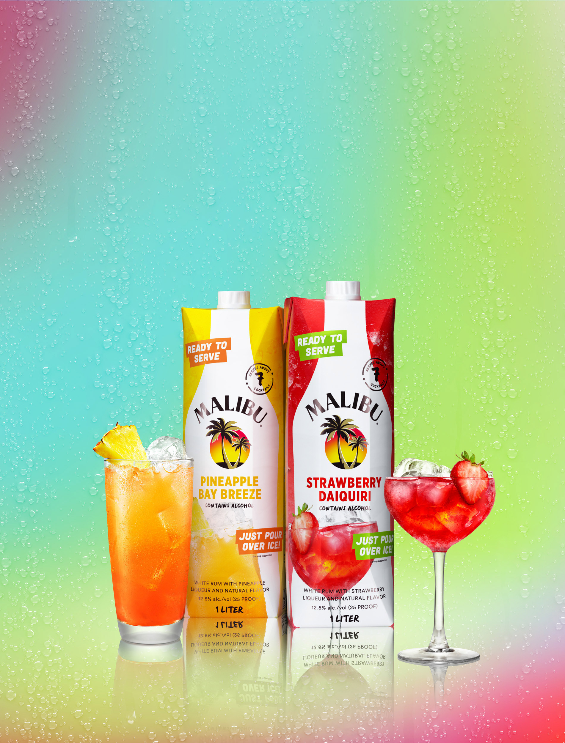 Reklamfoto på flaskor och glas från Malibu. Retuscherat för att framhäva detaljer och ljus