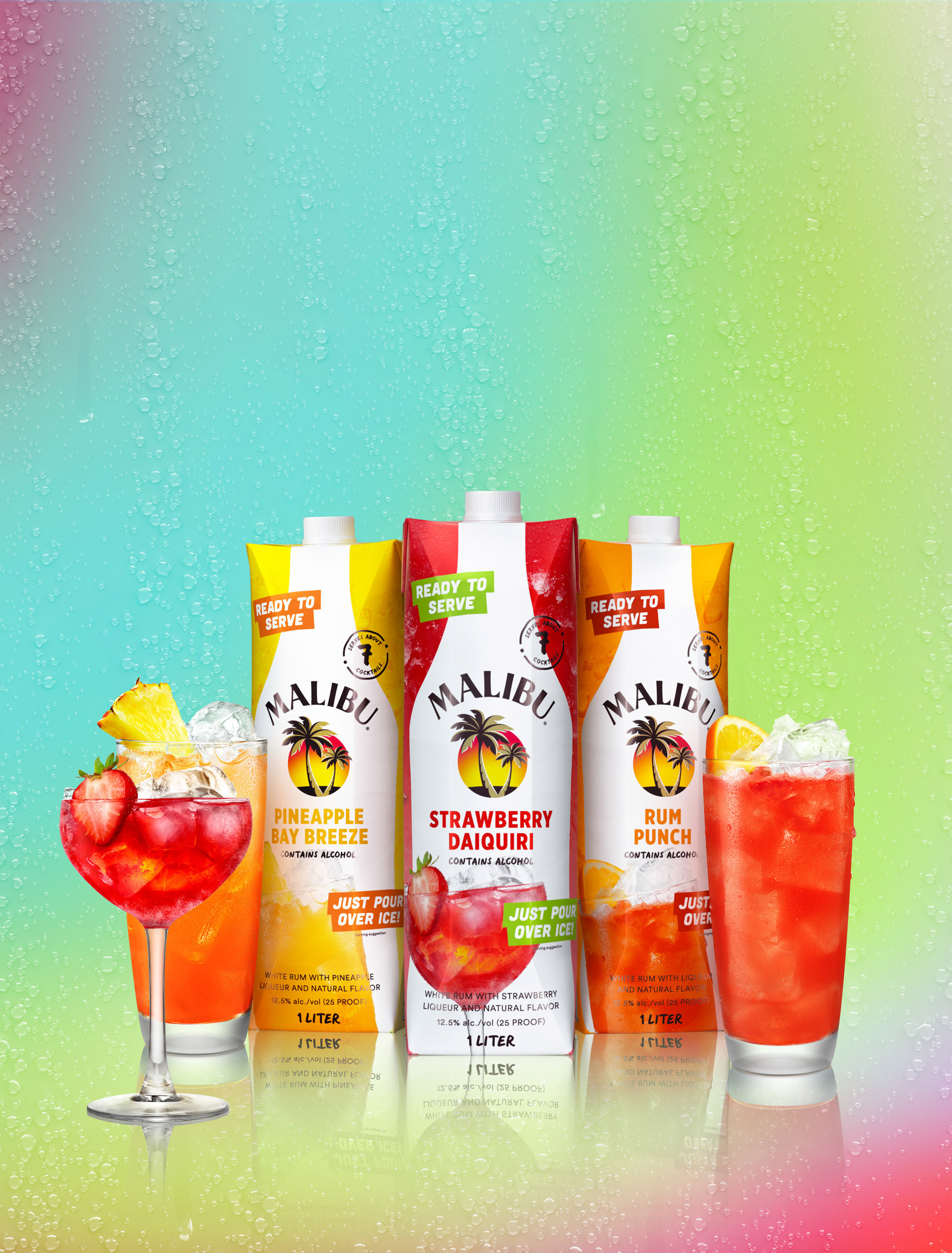 Reklamfoto på flaskor och glas från Malibu. Retuscherat för att framhäva detaljer och ljus