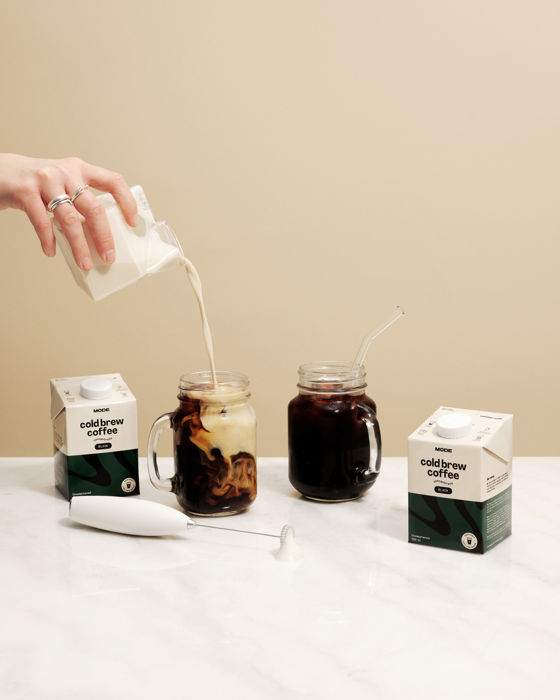 En bild på kaffedrink, högupplösta produktbilder fotad i studio och retuscherad för e-handel, bilden är anpassad för web för att hålla hög kvalitet och skärpa