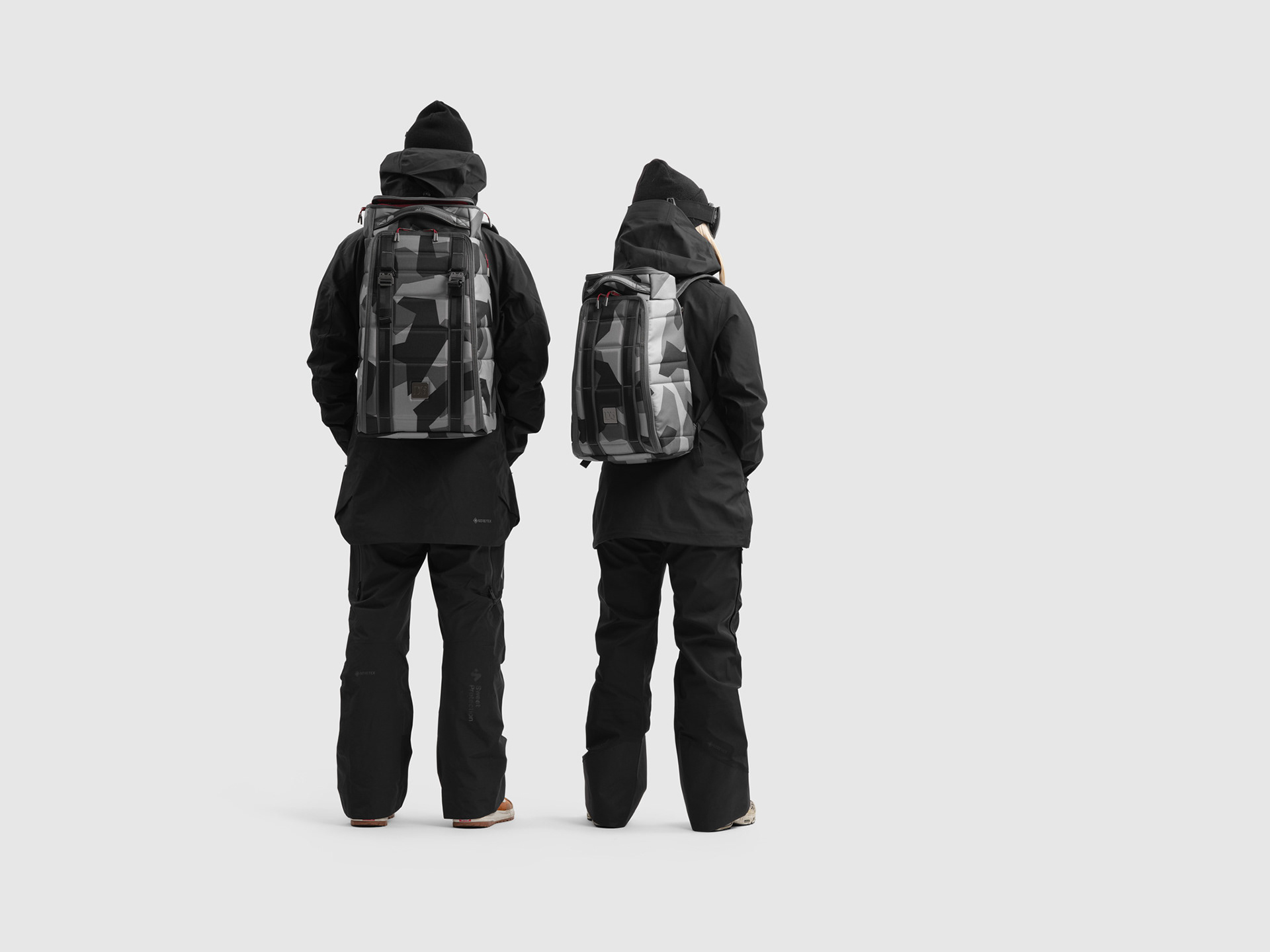 En bild på en person med väska, högupplöst produktbild fotad i studio och retuscherad för e-handel, bilden är anpassad för web för att hålla hög kvalitet och skärpa