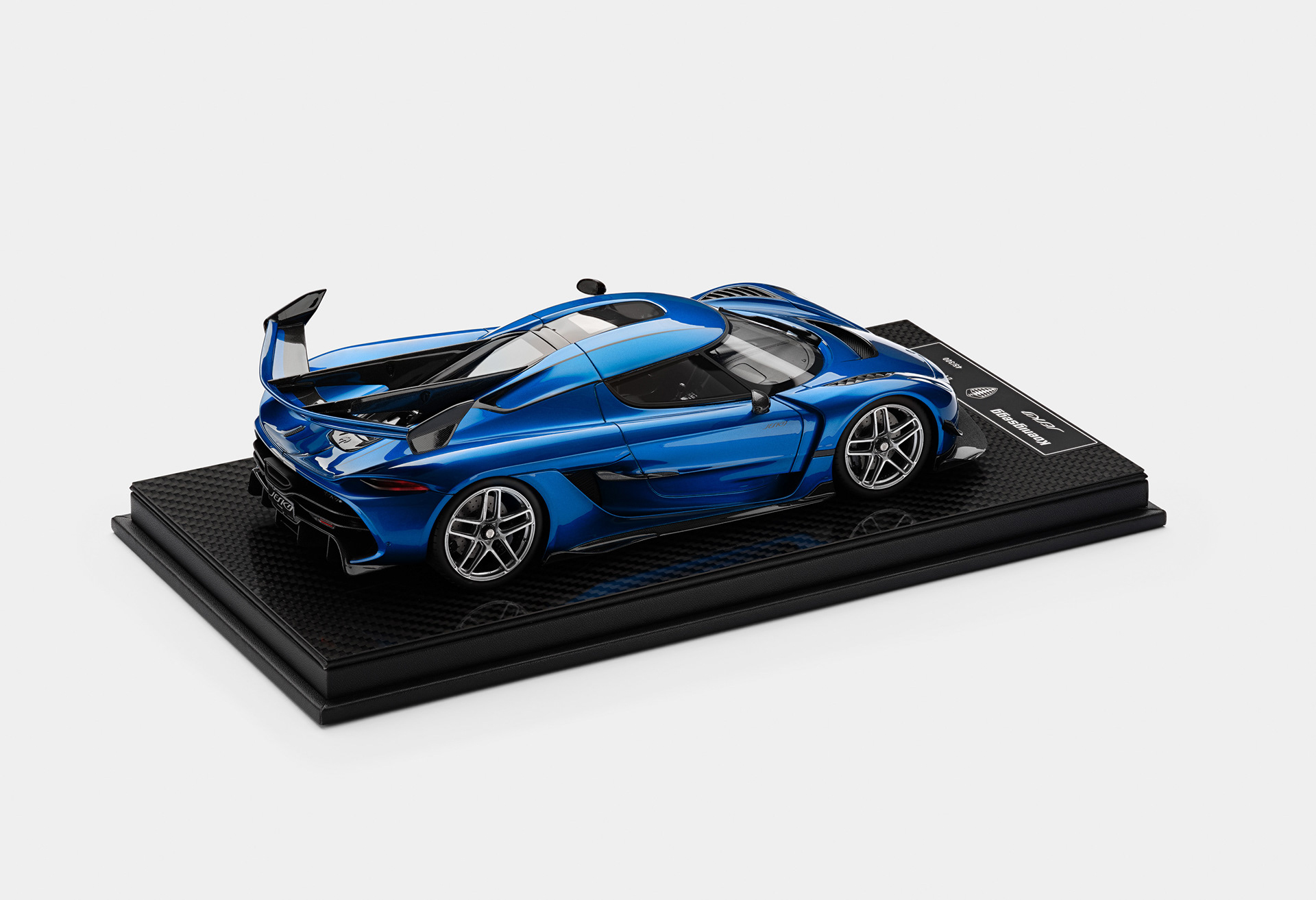 Produktbilder fotad i studio. Proffesionellt retuscherad för att framhäva korrekta färger och glans