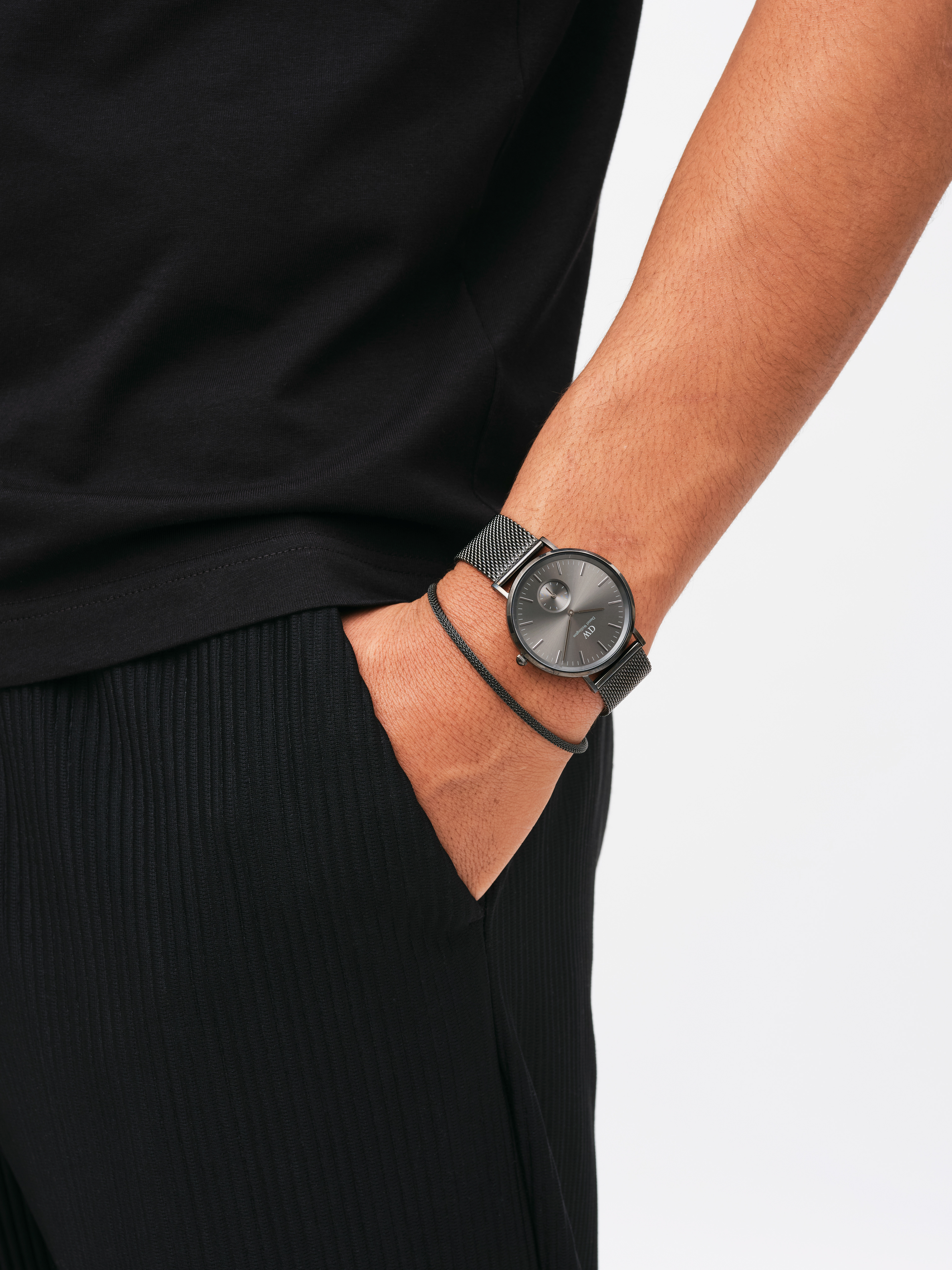 Modellbilder för klockmärket Daniel Wellington. Bilderna är fotade i en studio med fokus på klockorna