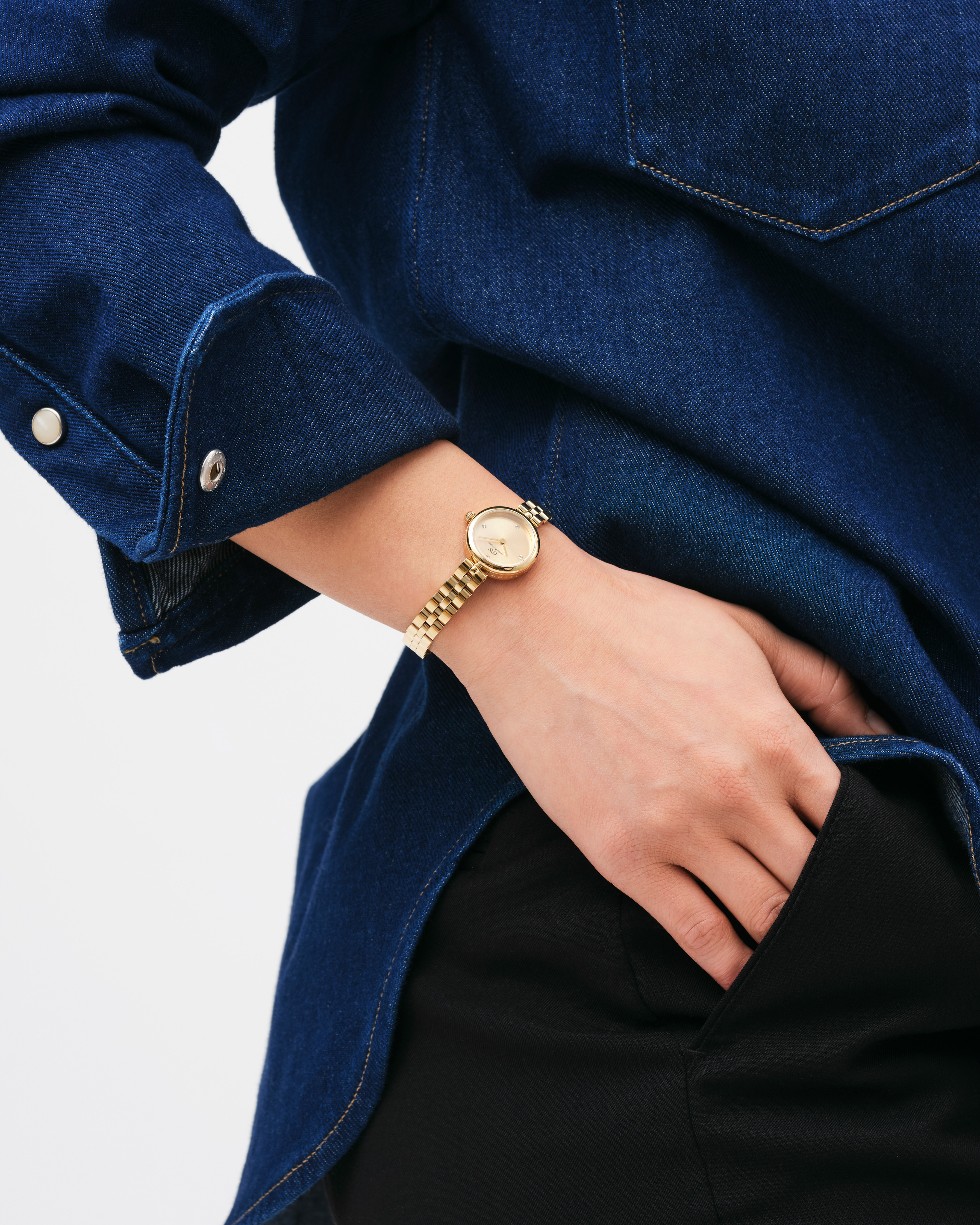 Modellbilder för klockmärket Daniel Wellington. Bilderna är fotade i en studio med fokus på klockorna