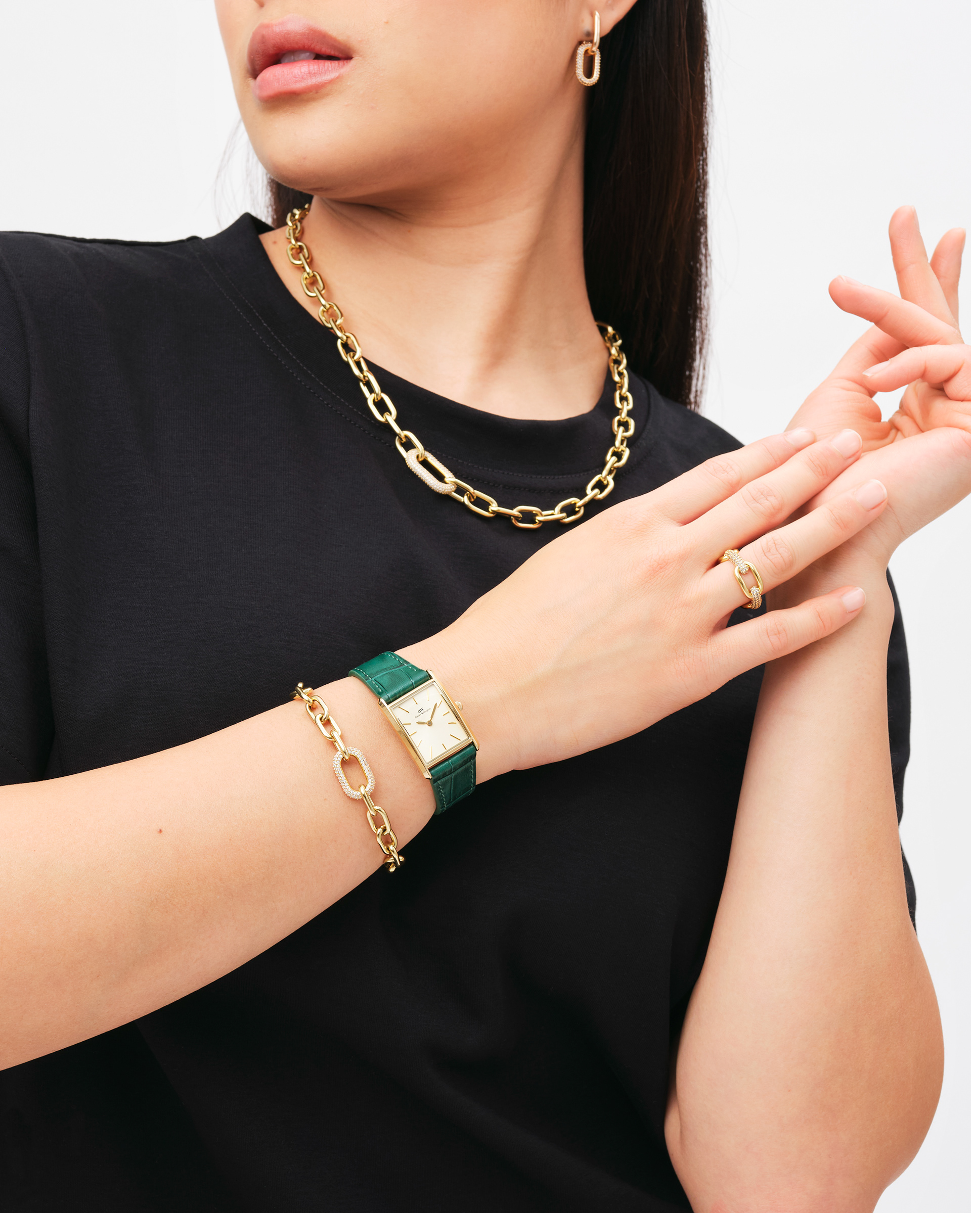 Modellbilder för klockmärket Daniel Wellington. Bilderna är fotade i en studio med fokus på klockorna