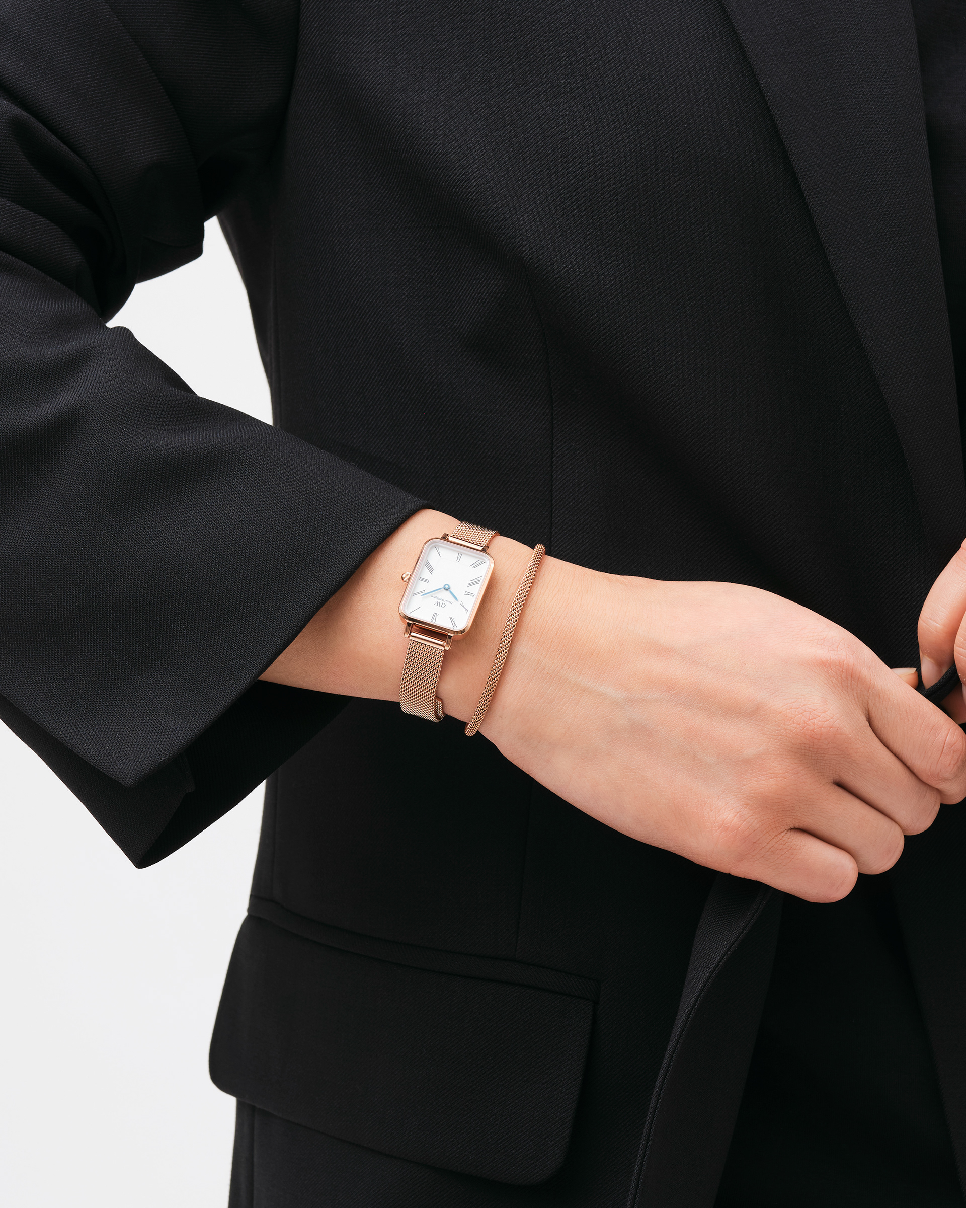 Modellbilder för klockmärket Daniel Wellington. Bilderna är fotade i en studio med fokus på klockorna