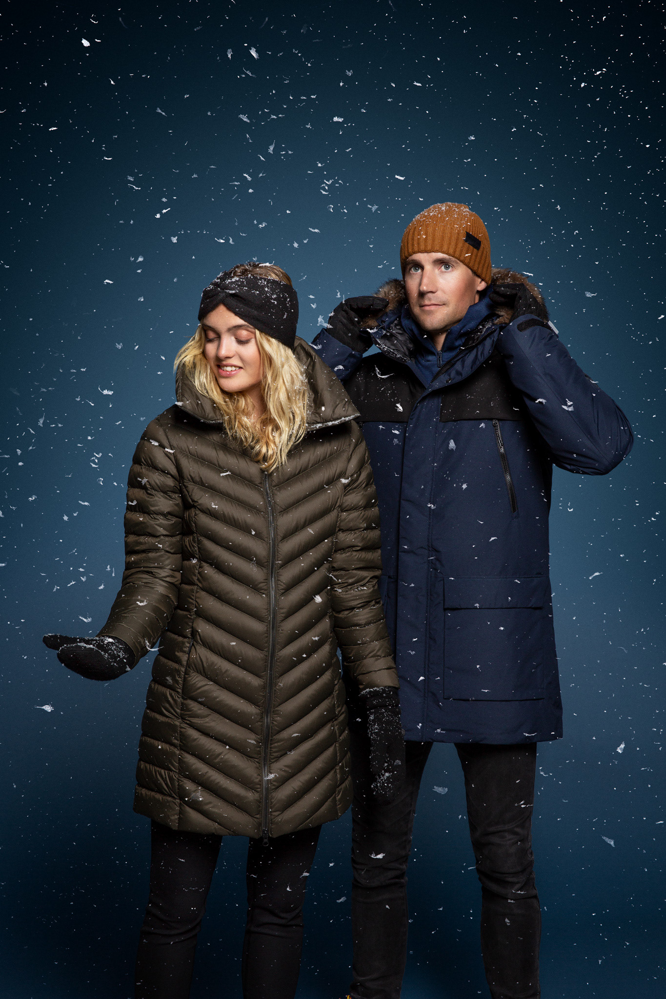 Porträtt fotat med blixtar på modeller som bär kläder från intersport.