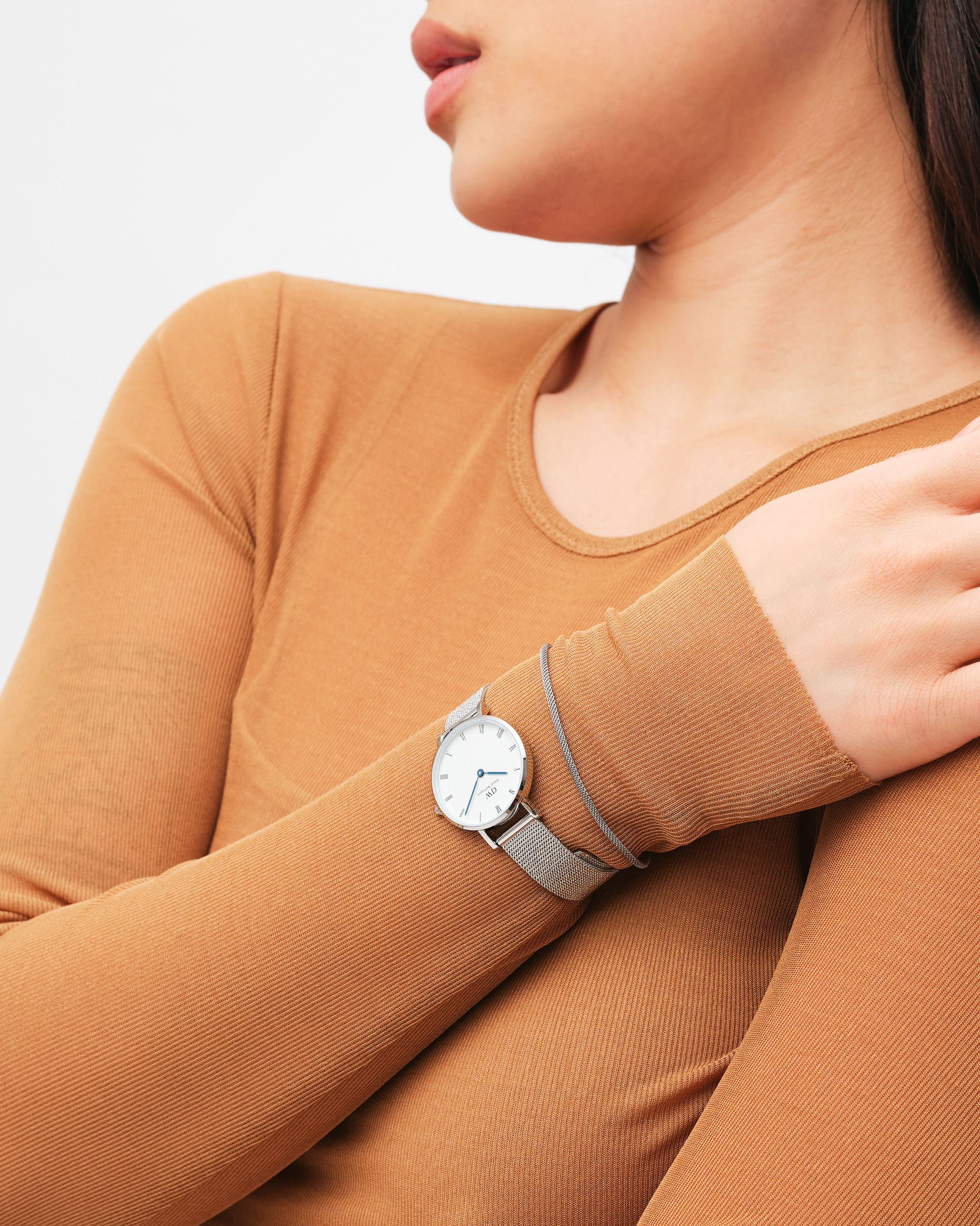 Modellbilder för klockmärket Daniel Wellington. Bilderna är fotade i en studio med fokus på klockorna