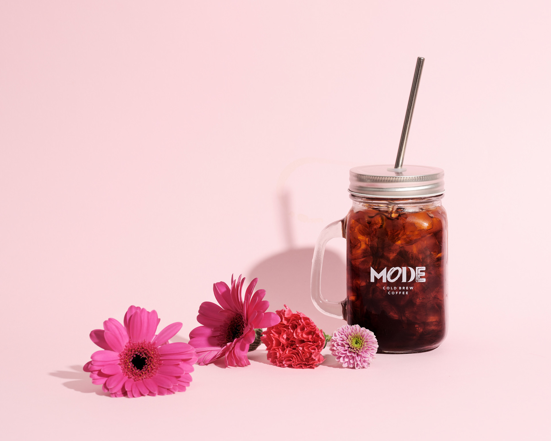 En bild på en kaffe, högupplösta produktbild fotad i studio och retuscherad för e-handel, bilden är anpassad för web för att hålla hög kvalitet och skärpa