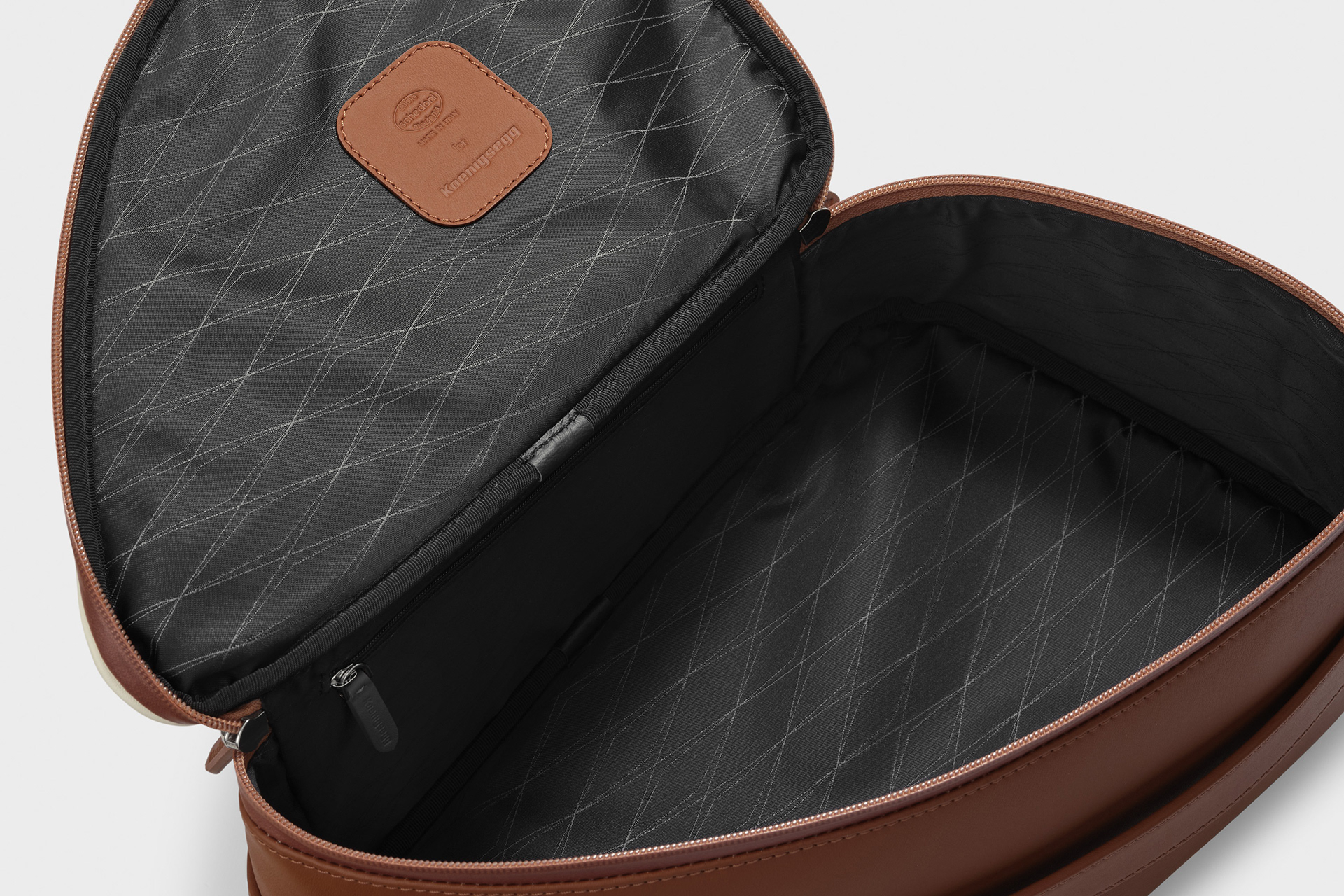 Exklusiva produktbilder på Koenigseggs väskor