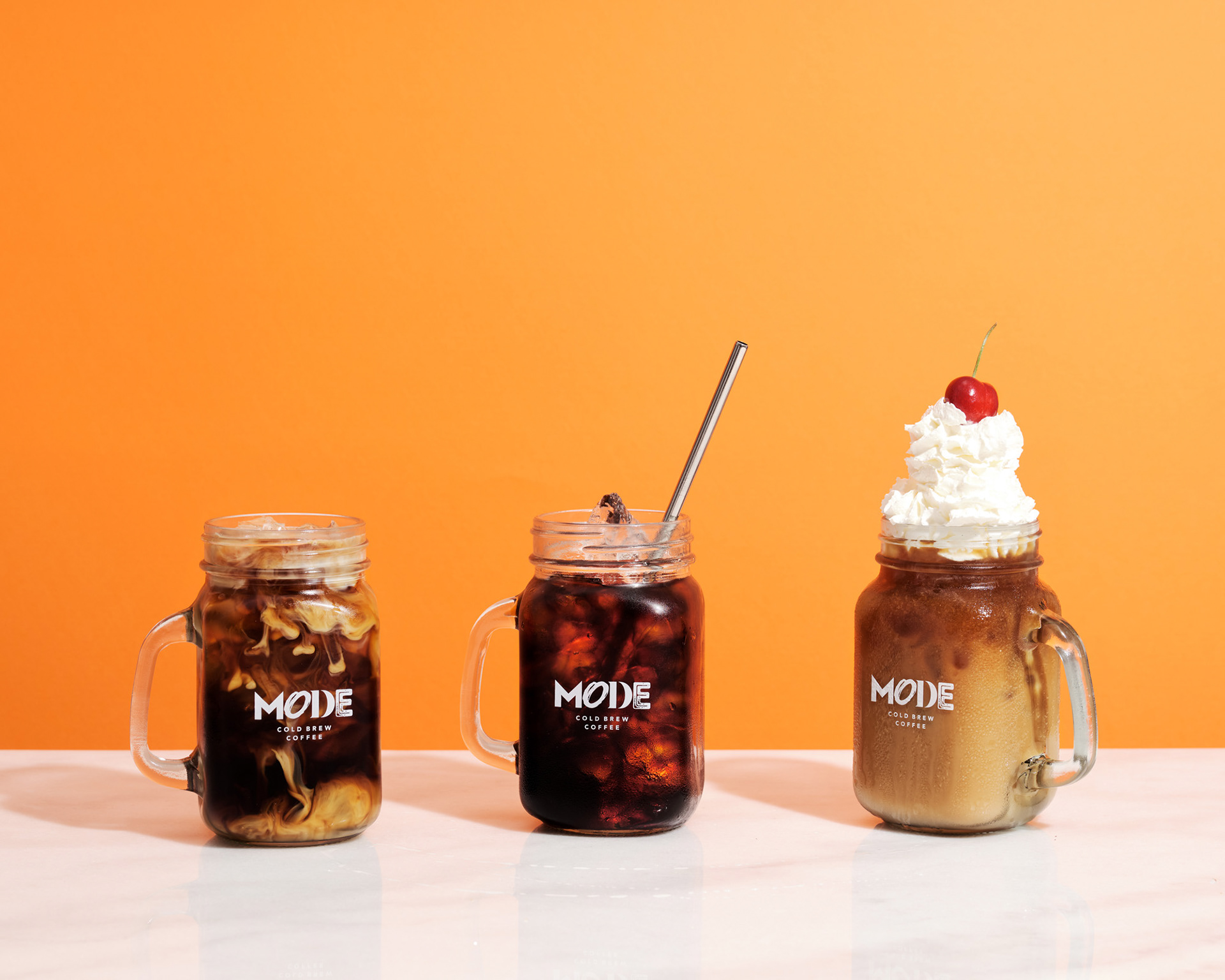 En bild på en kaffe, högupplösta produktbild fotad i studio och retuscherad för e-handel, bilden är anpassad för web för att hålla hög kvalitet och skärpa