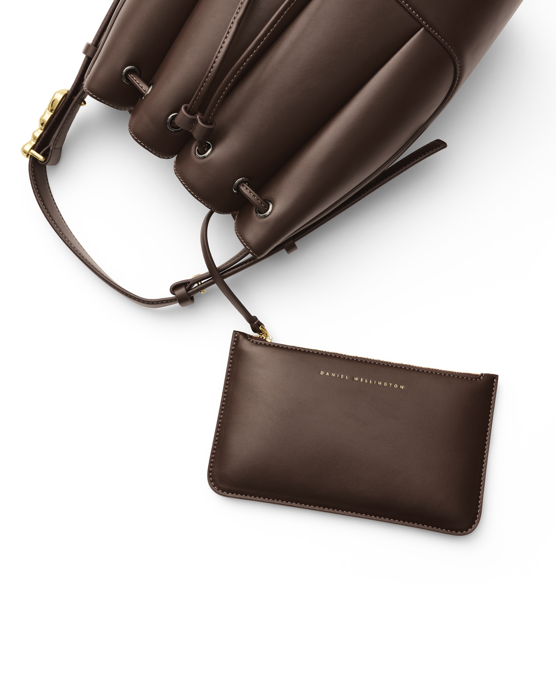 En bild på exklusiva väskor, högupplösta produktbilder fotad i studio och retuscherad för e-handel, bilden är anpassad för web för att hålla hög kvalitet och skärpa