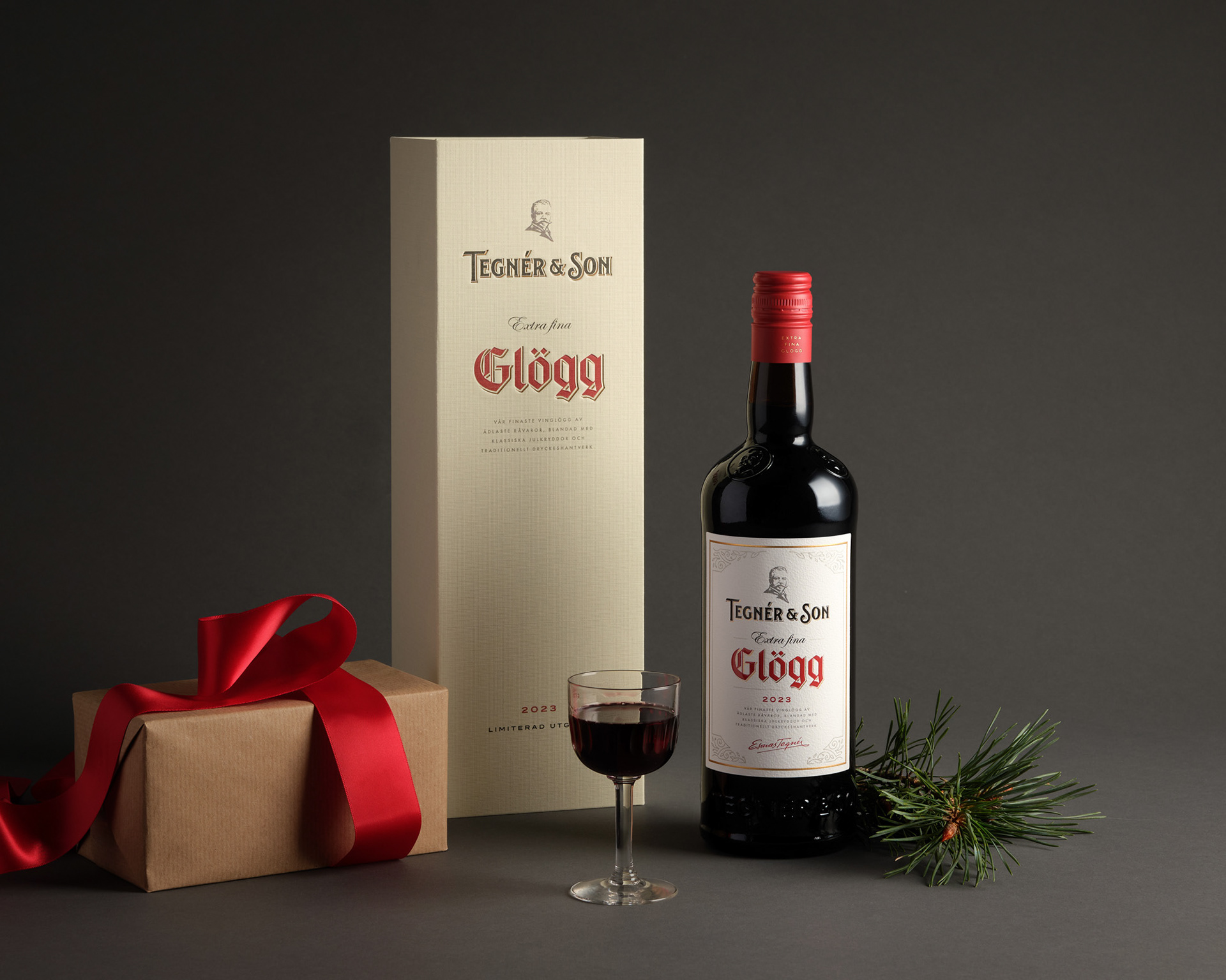 En bild på flaskor, högupplösta produktbilder fotad i studio och retuscherad för e-handel, bilden är anpassad för web för att hålla hög kvalitet och skärpa