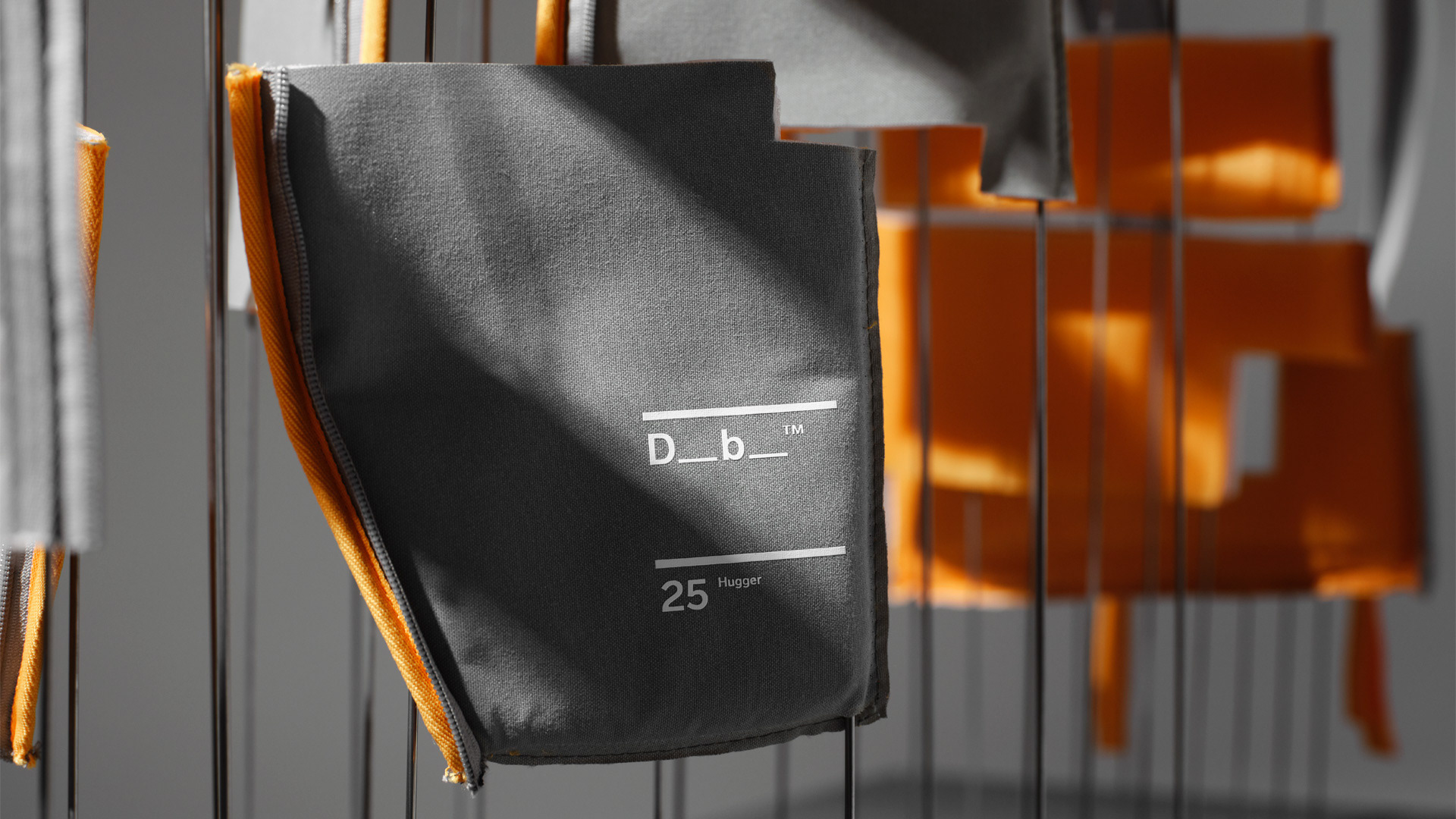 Behind the scenes bilder till DB Journey till en reklamkampanj där de klippte upp väskan I midre delar. Fotad i en fotostudio med professionell ljussättning 