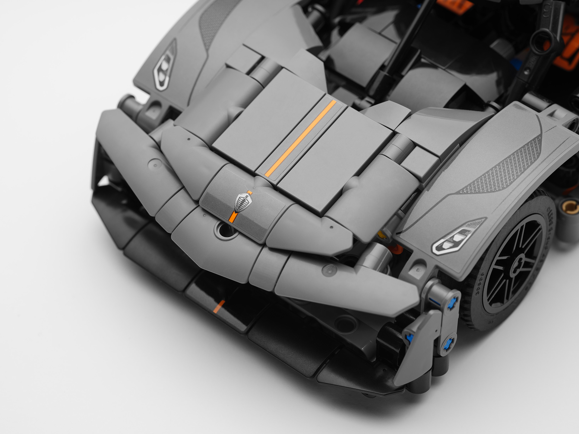 Produktbilder fotad i studio. Proffesionellt retuscherad för att framhäva korrekta färger och glans