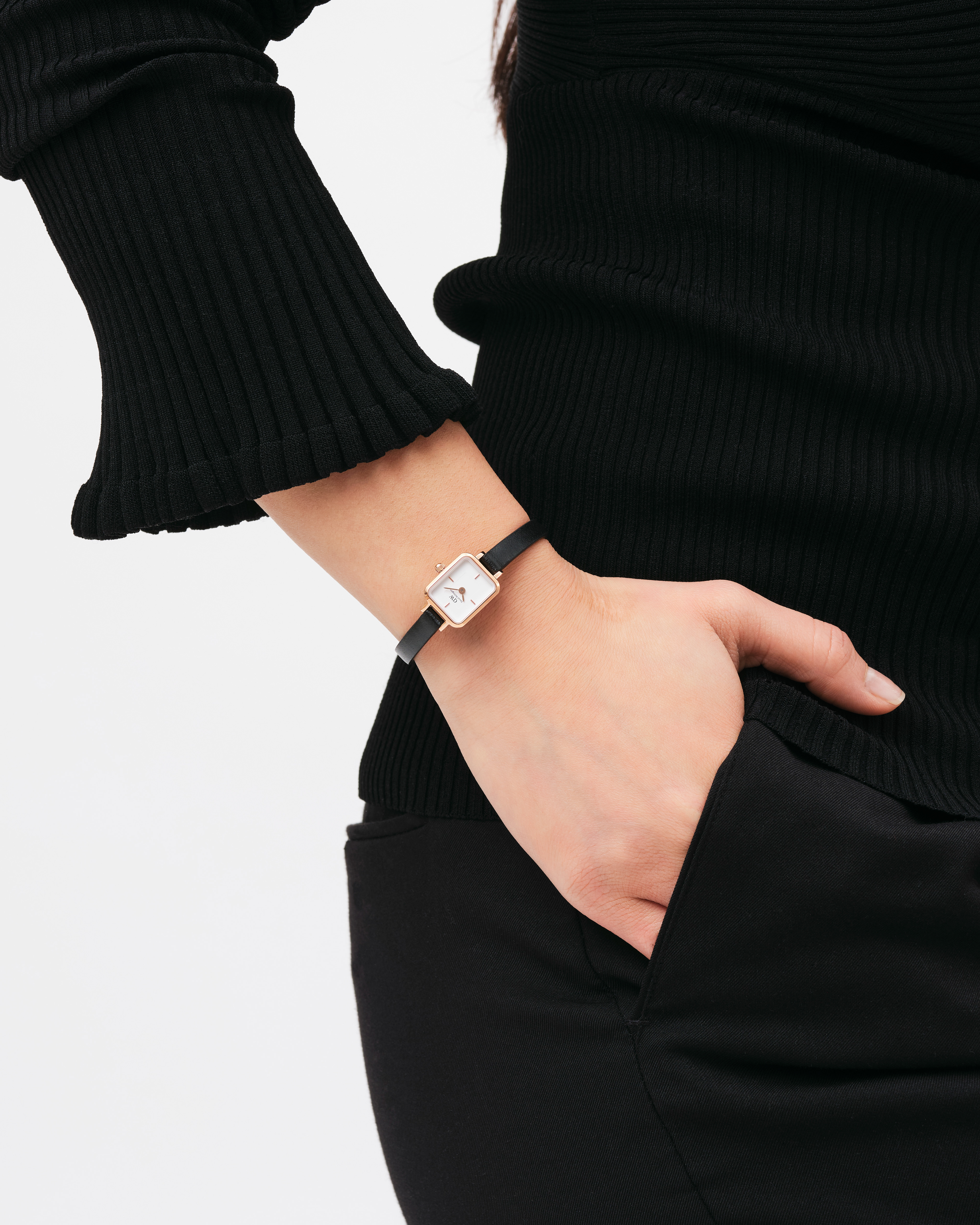 Modellbilder för klockmärket Daniel Wellington. Bilderna är fotade i en studio med fokus på klockorna