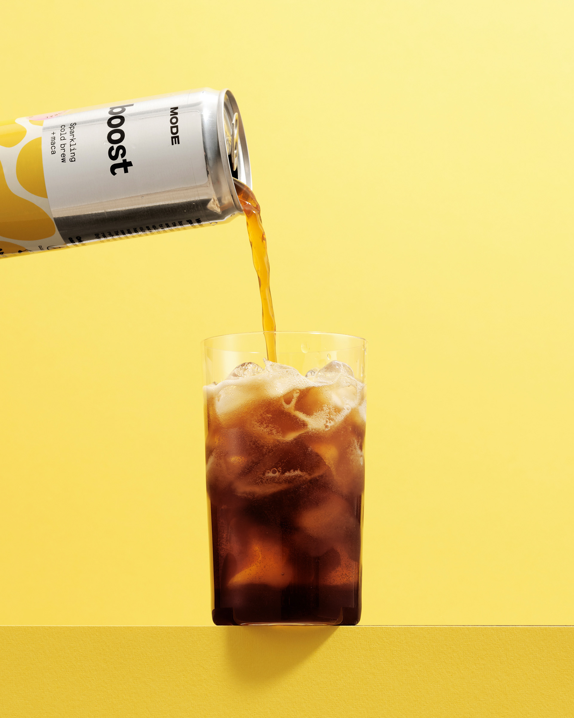 En bild på kaffedrink, högupplösta produktbilder fotad i studio och retuscherad för e-handel, bilden är anpassad för web för att hålla hög kvalitet och skärpa