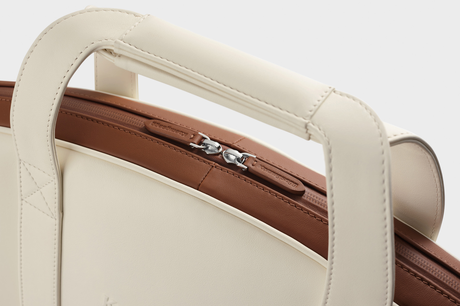 Exklusiva produktbilder på Koenigseggs väskor