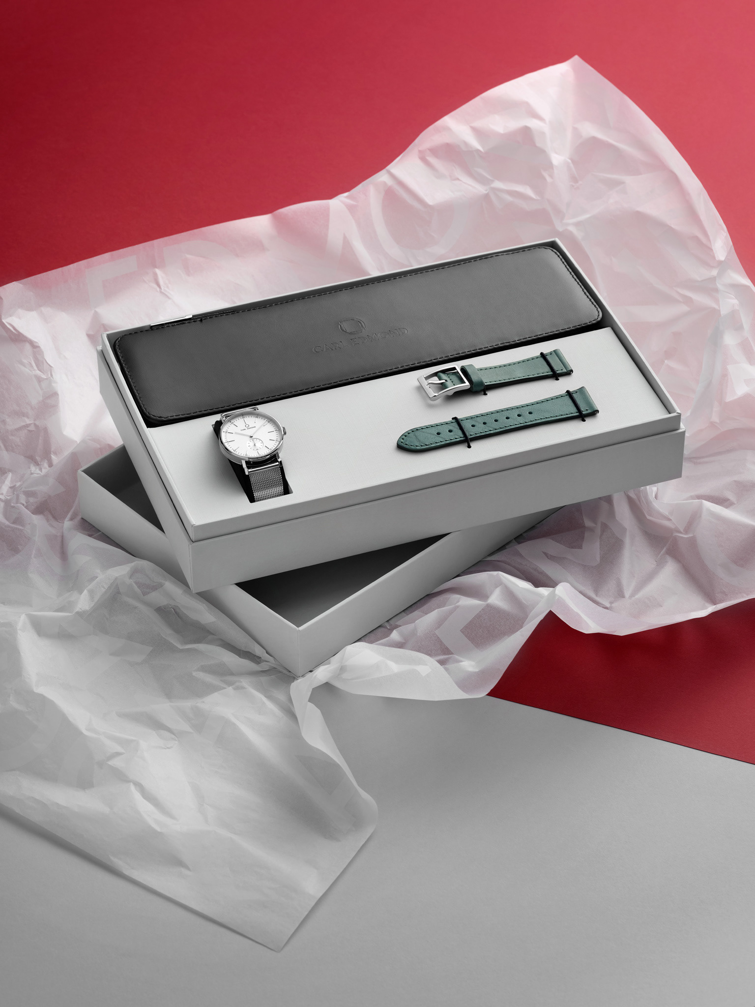 En bild på en klocka, högupplösta produktbild fotad i studio och retuscherad för e-handel, bilden är anpassad för web för att hålla hög kvalitet och skärpa