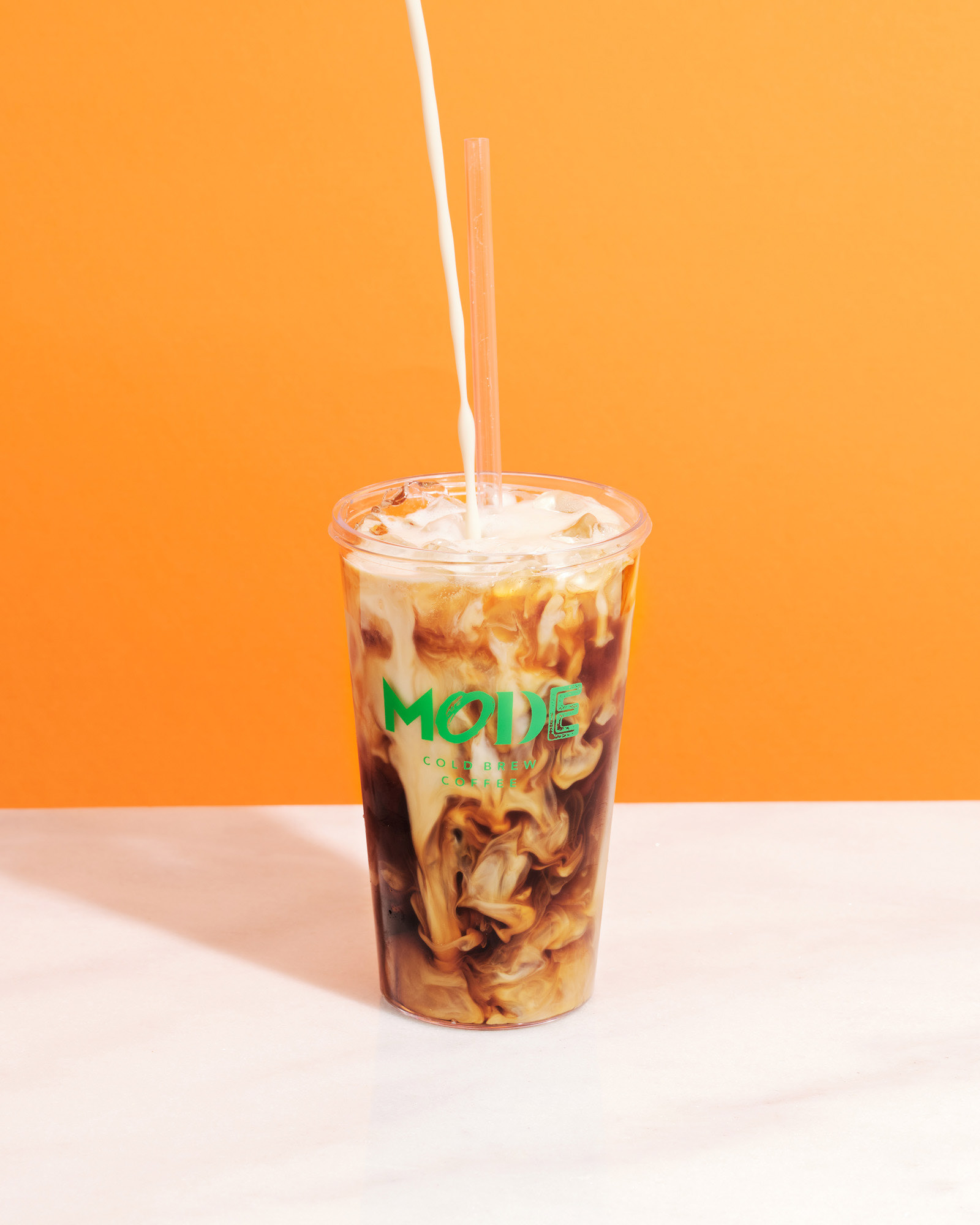 En bild på en kaffe, högupplösta produktbild fotad i studio och retuscherad för e-handel, bilden är anpassad för web för att hålla hög kvalitet och skärpa