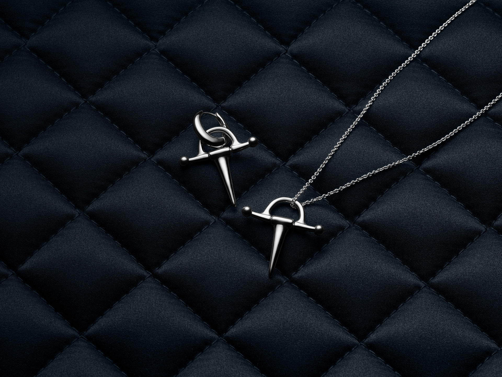 Produktbilder och reklambilder på Gry Forsells nya smycken She Stockholm