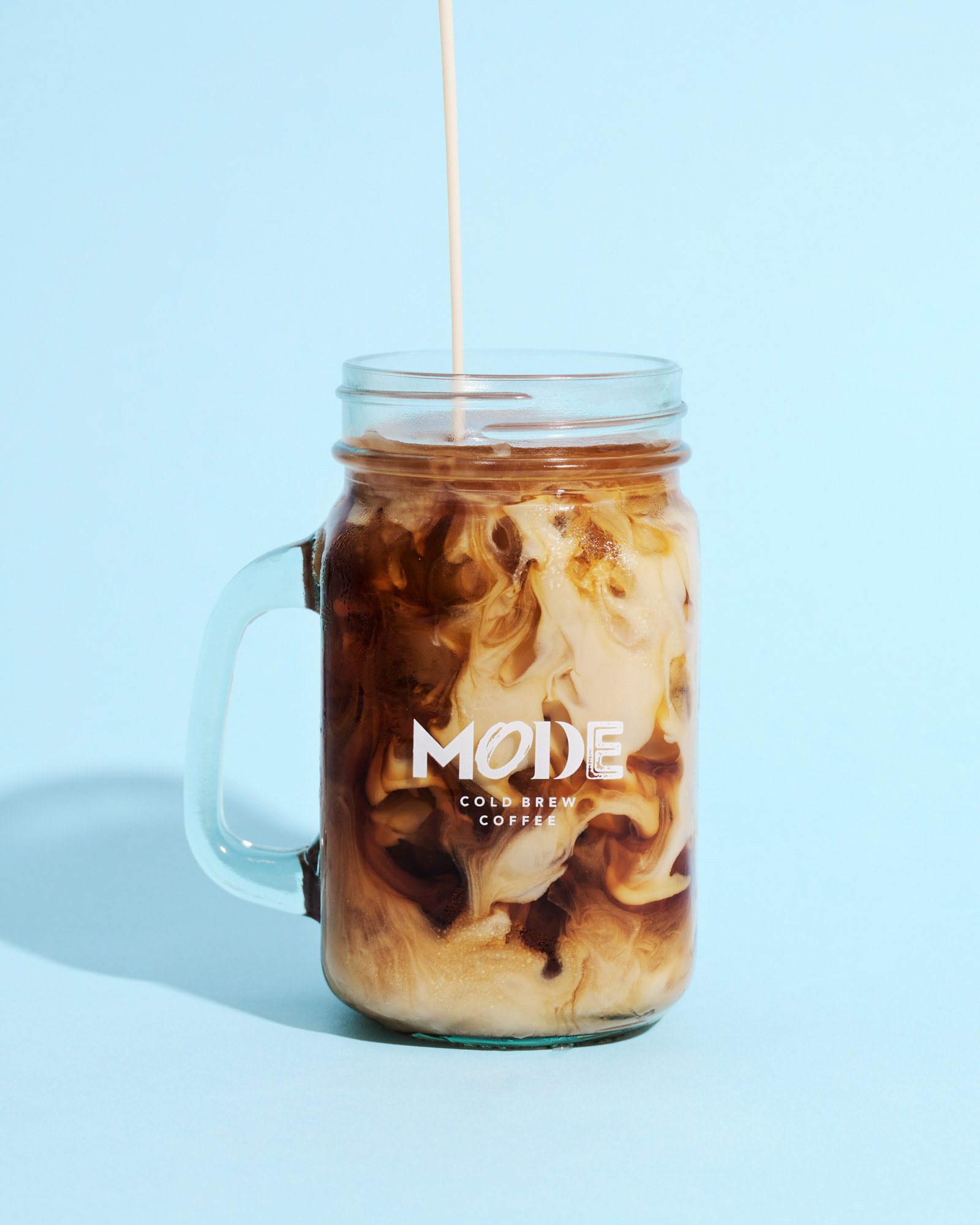 En bild på en kaffe, högupplösta produktbild fotad i studio och retuscherad för e-handel, bilden är anpassad för web för att hålla hög kvalitet och skärpa