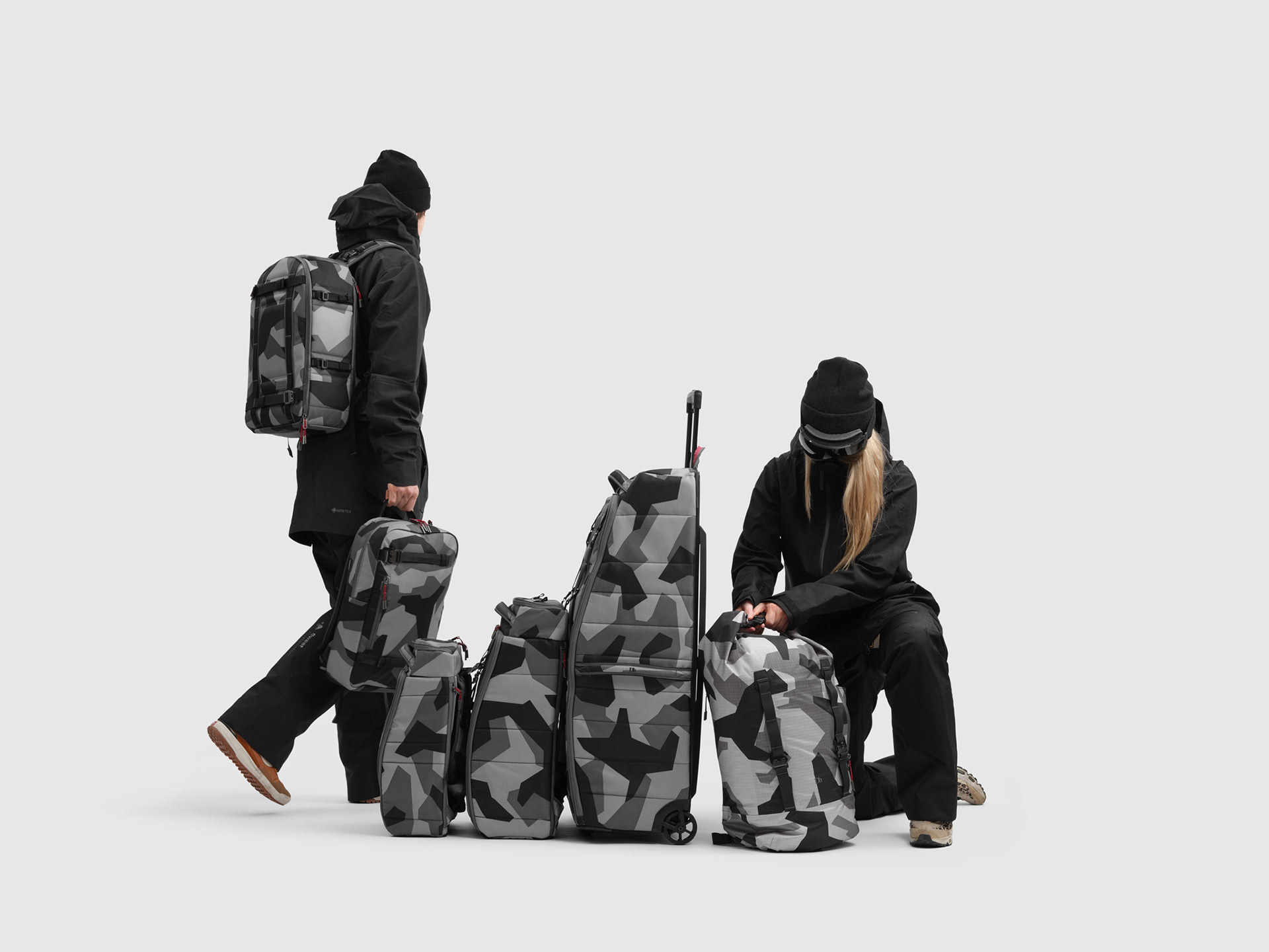 En bild på en person med väska, högupplöst produktbild fotad i studio och retuscherad för e-handel, bilden är anpassad för web för att hålla hög kvalitet och skärpa