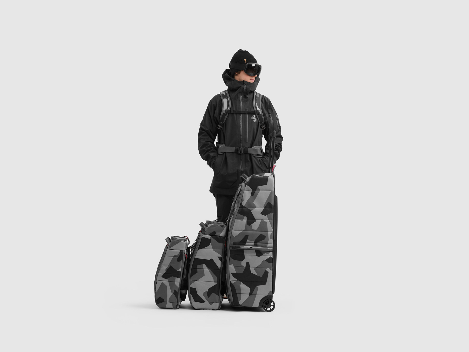 En bild på en person med väska, högupplöst produktbild fotad i studio och retuscherad för e-handel, bilden är anpassad för web för att hålla hög kvalitet och skärpa