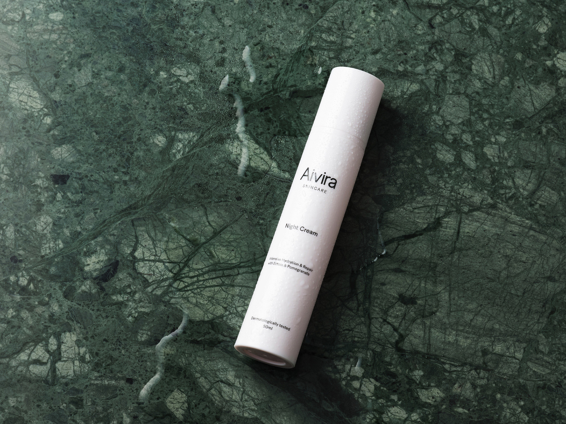 En bild på hudvårdsprodukter, högupplösta produktbilder fotad i studio och retuscherad för e-handel, bilden är anpassad för web för att hålla hög kvalitet och skärpa